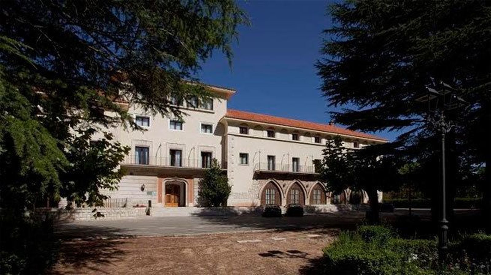 Amenaza de despido por contar la 'fiesta' de Ábalos en el Parador de Teruel