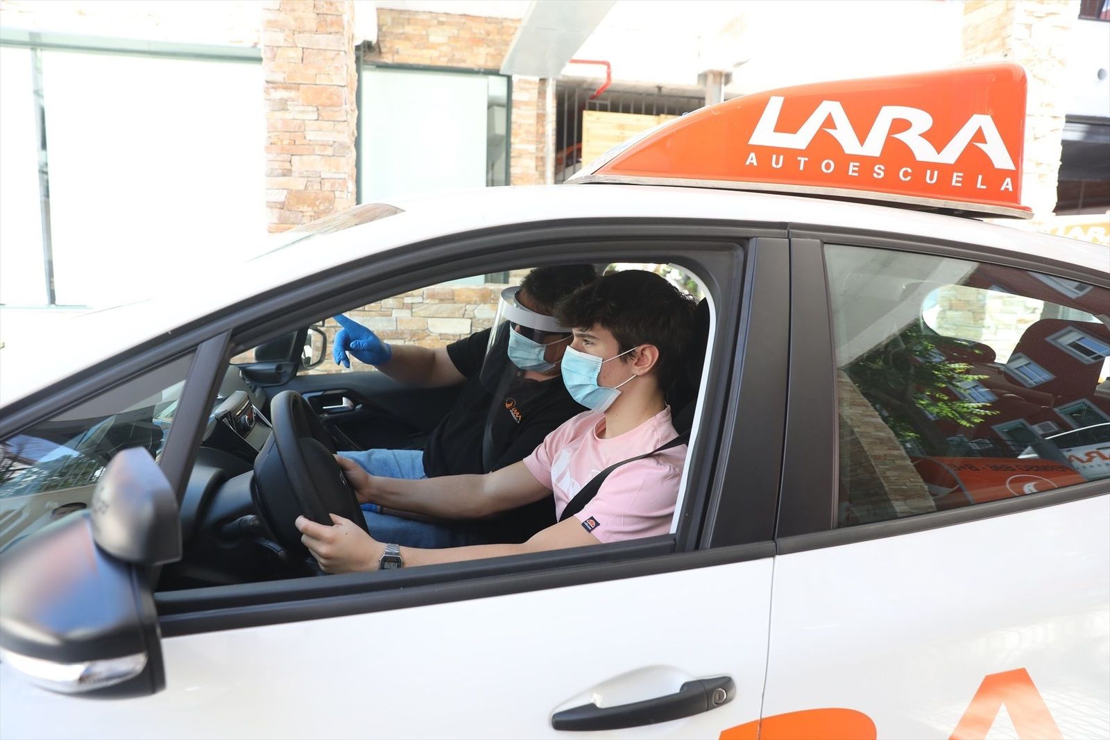 Las autoescuelas están en peligro ante la constante subida de los carburantes y mantenimiento