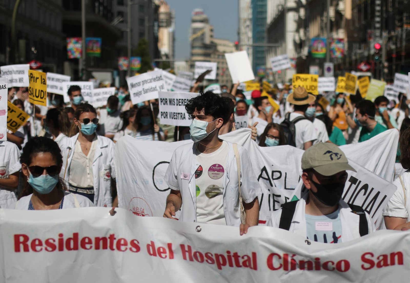 Médicos MIR manifestándose