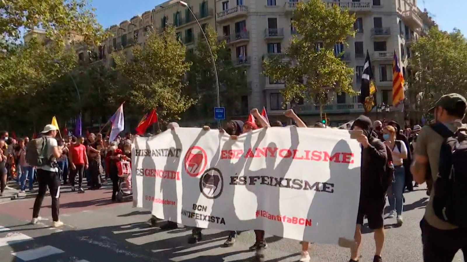 Grupos de izquierda se manifiestan en Barcelona contra el 12 de octubre