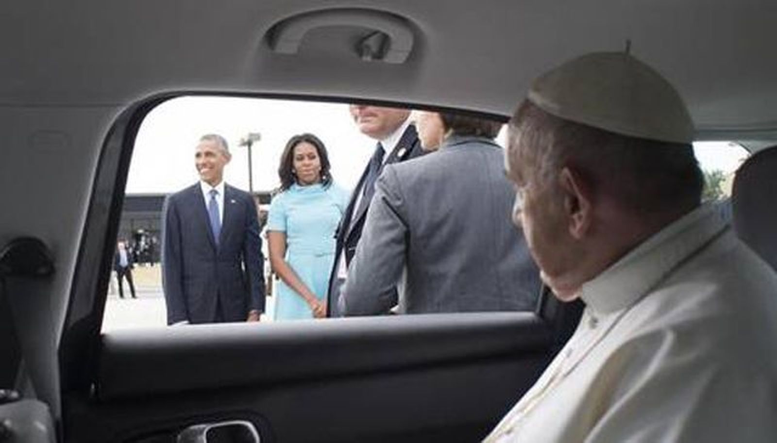 Miles de personas aguardan en Washington al pontífice y su papamóvil
