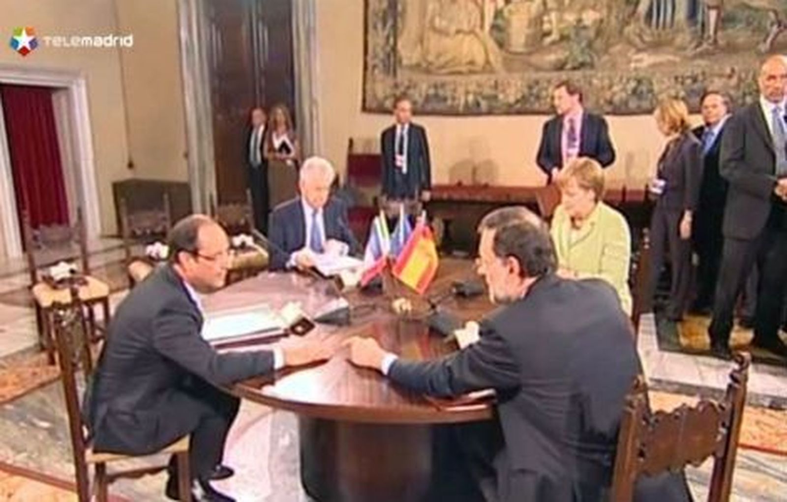 Merkel, Hollande, Monti y Rajoy buscan una solución común a la crisis
