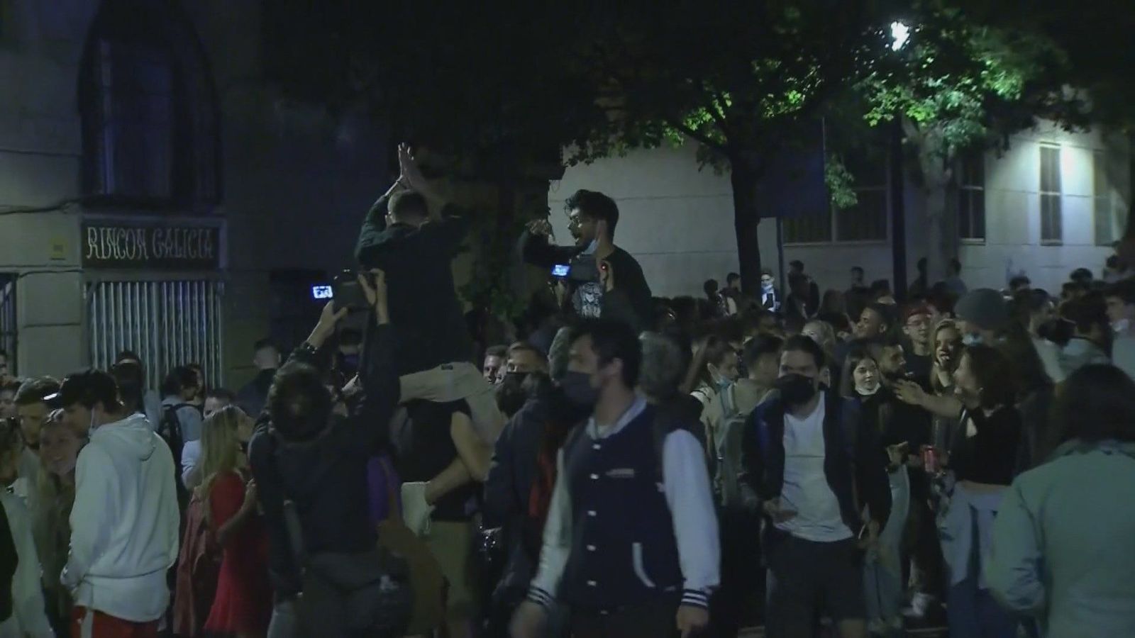 Desalojadas 6.500 personas por botellones masivos y aglomeraciones en Barcelona