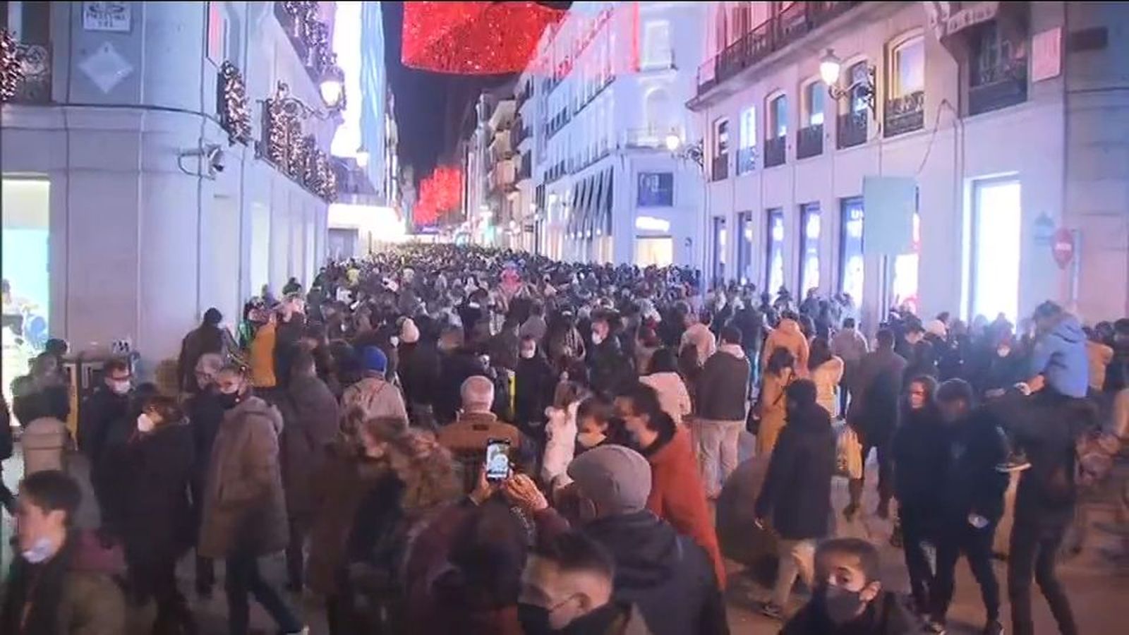 El centro de Madrid lleno de gente en pleno puente de la Constitución