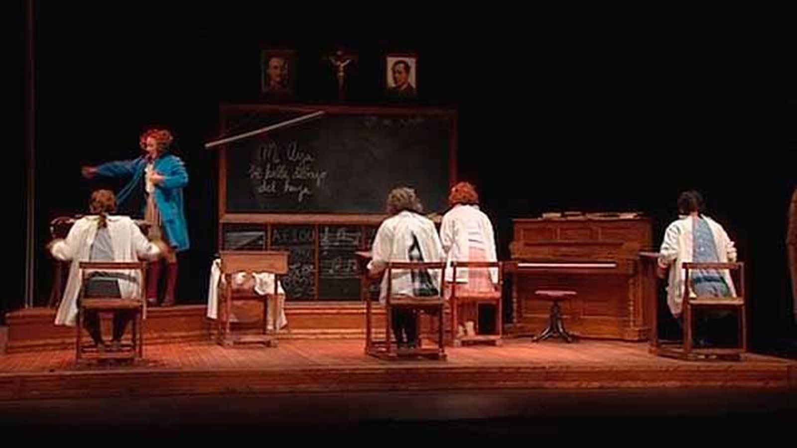 La versión femenina de "El florido pensil"  en el Teatro Marquina