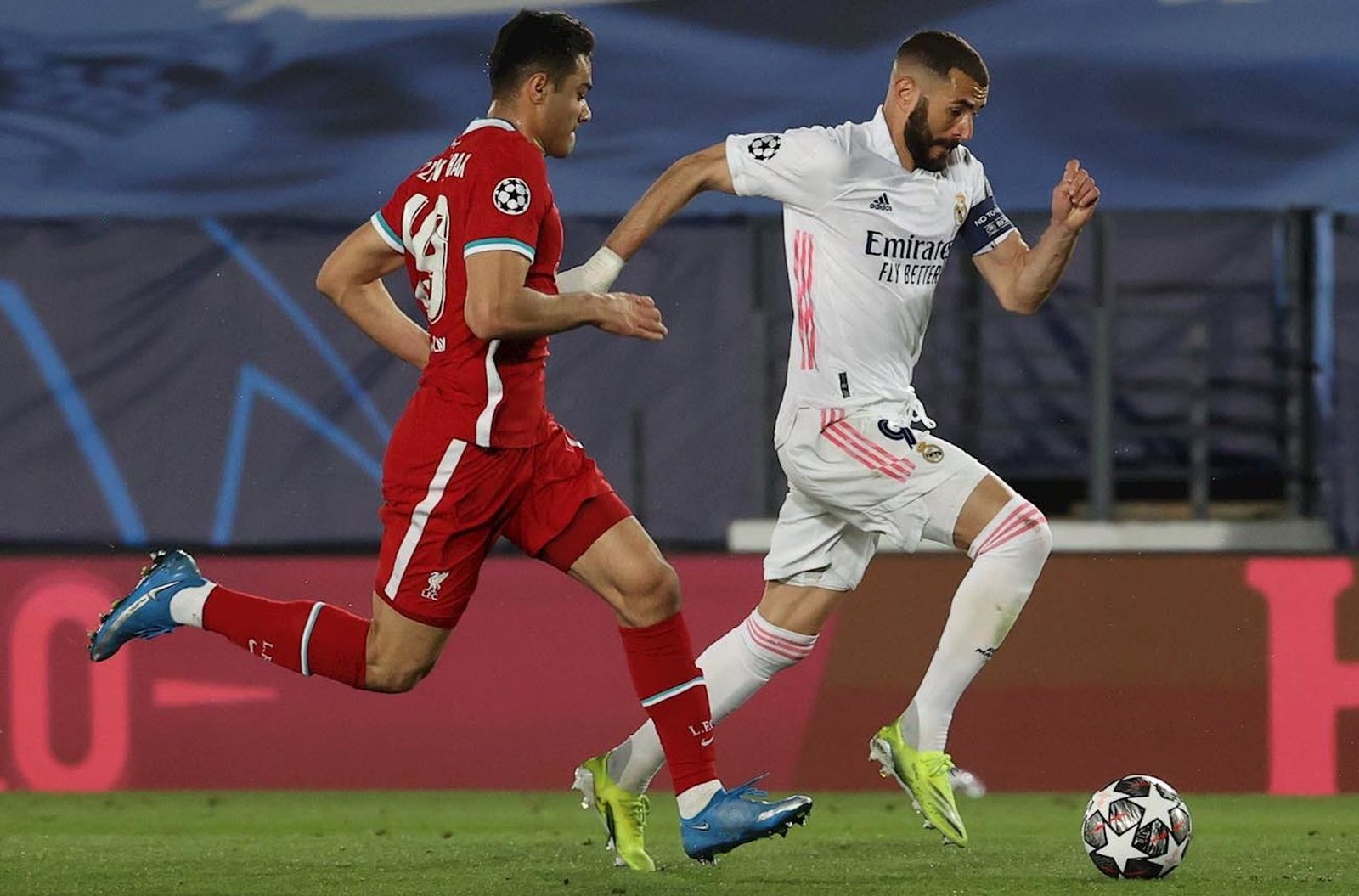 Benzema ante el Liverpool
