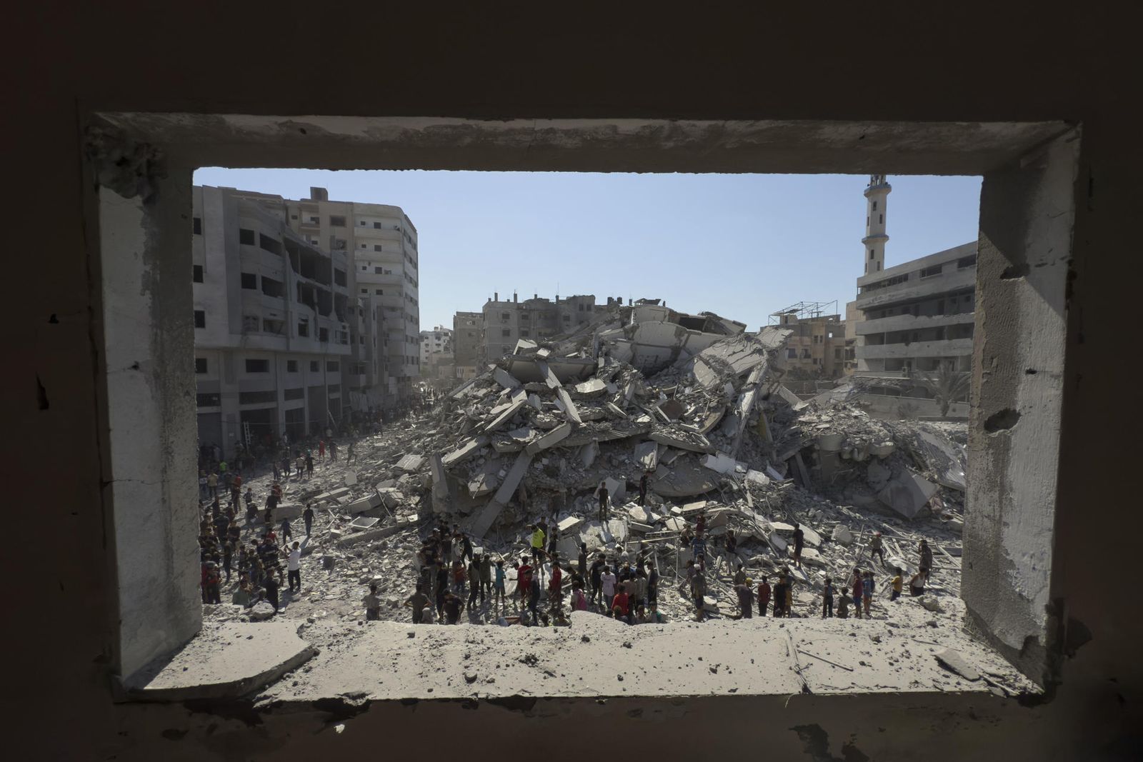 Israel hace añicos el edificio más alto de Gaza: una torre de 18 plantas y 60 apartamentos