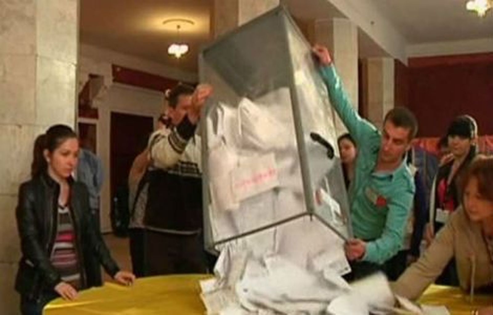 Donetsk  y  Lugansk declaran su independencia de Ucrania