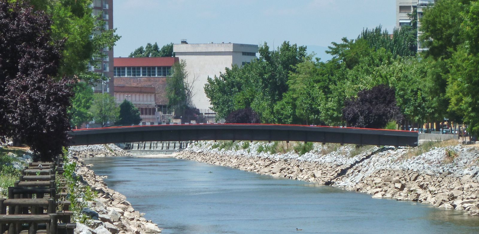 Pasarela de Almuñécar sobre el Río Manzanares