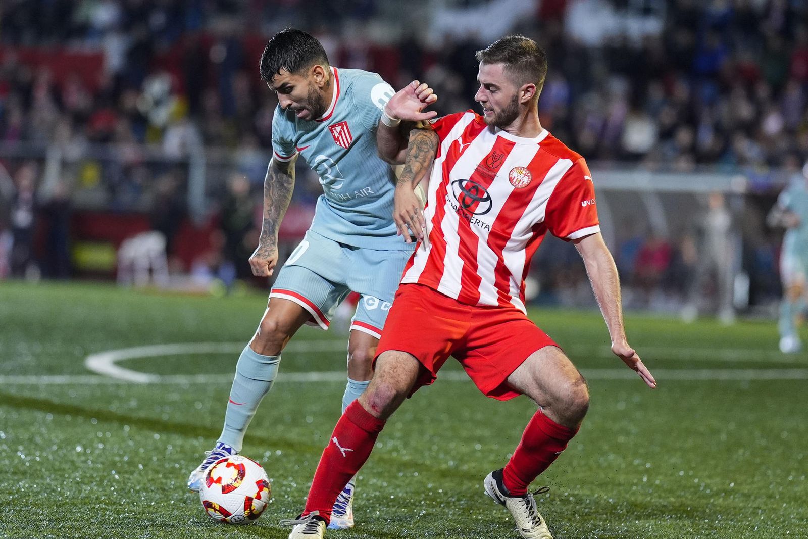 Ángel Correa ante el Vic