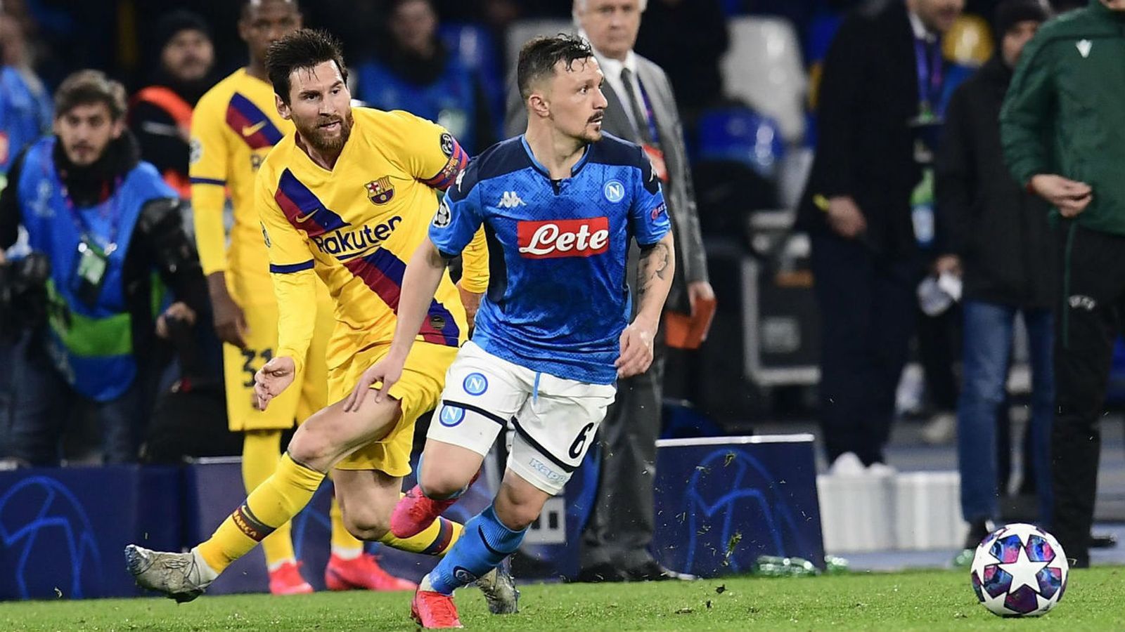 Messi ante el Nápoles