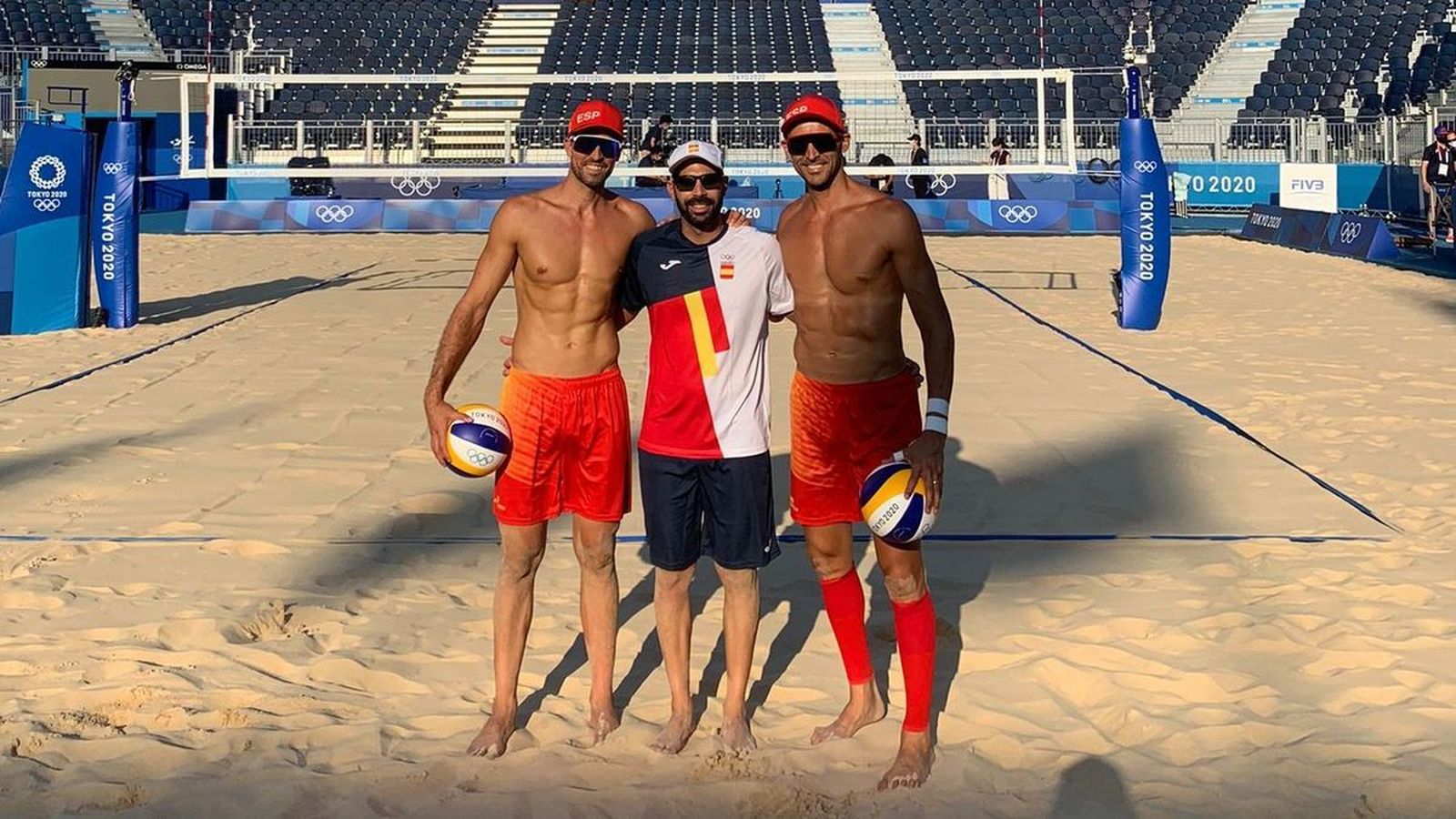 Pablo Herrera y Adrián Gavira junto a su entrenador