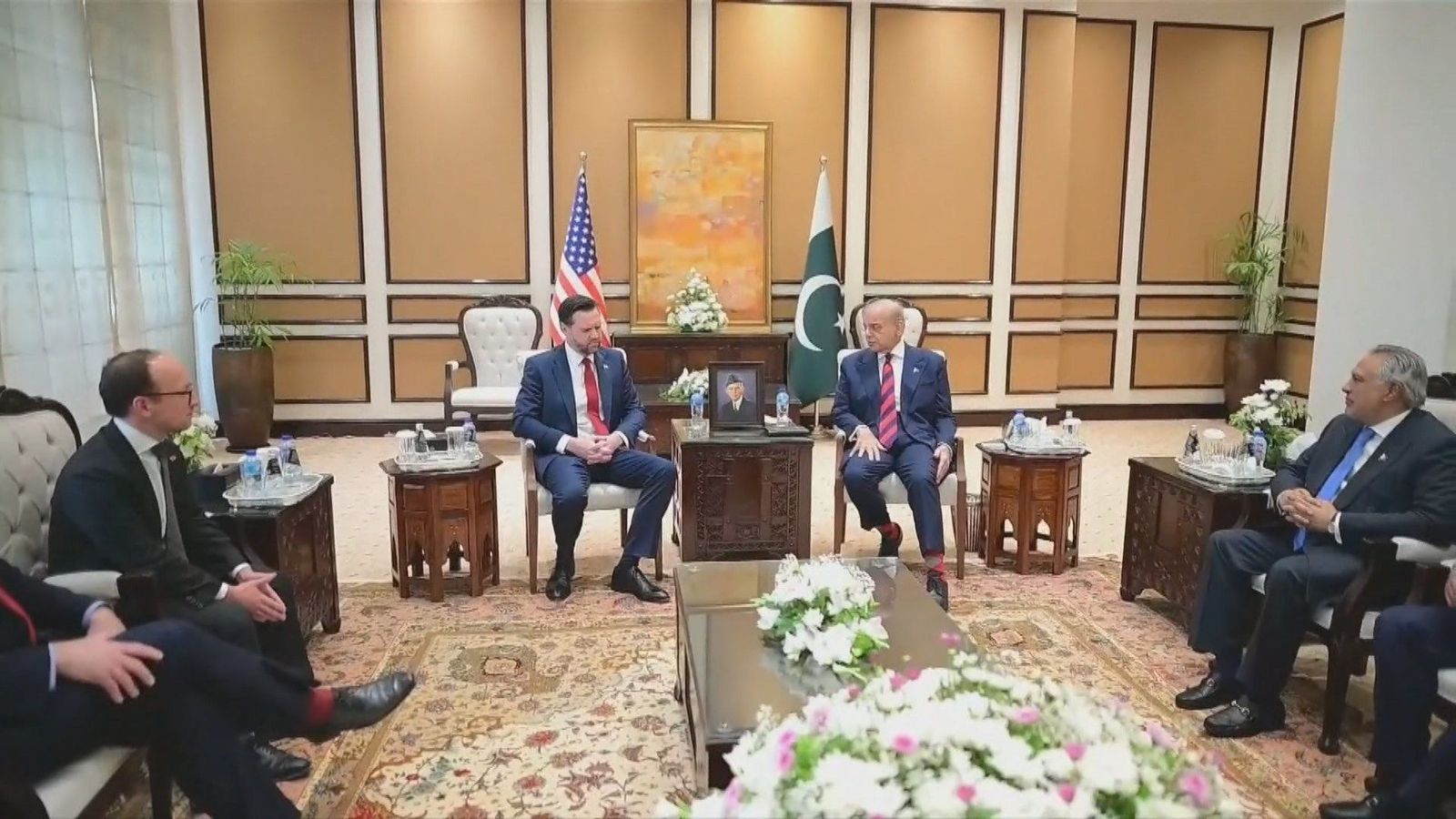 Irán y EEUU concluyen con "optimismo" la primera fase de sus negociaciones en Islamabad
