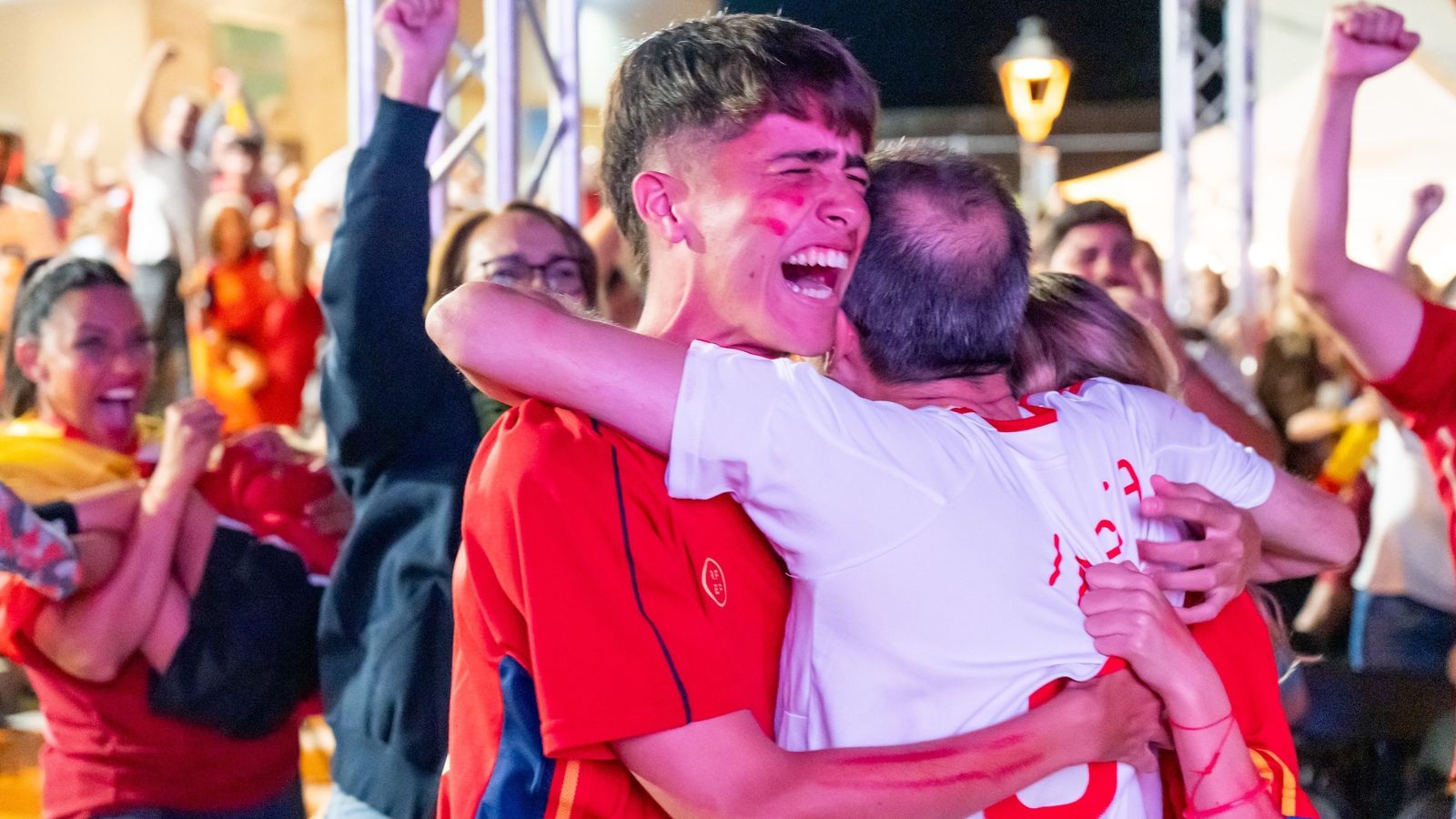La fiesta continúa: "Todo el mundo unido, que hacía tiempo que no se veía eso"
