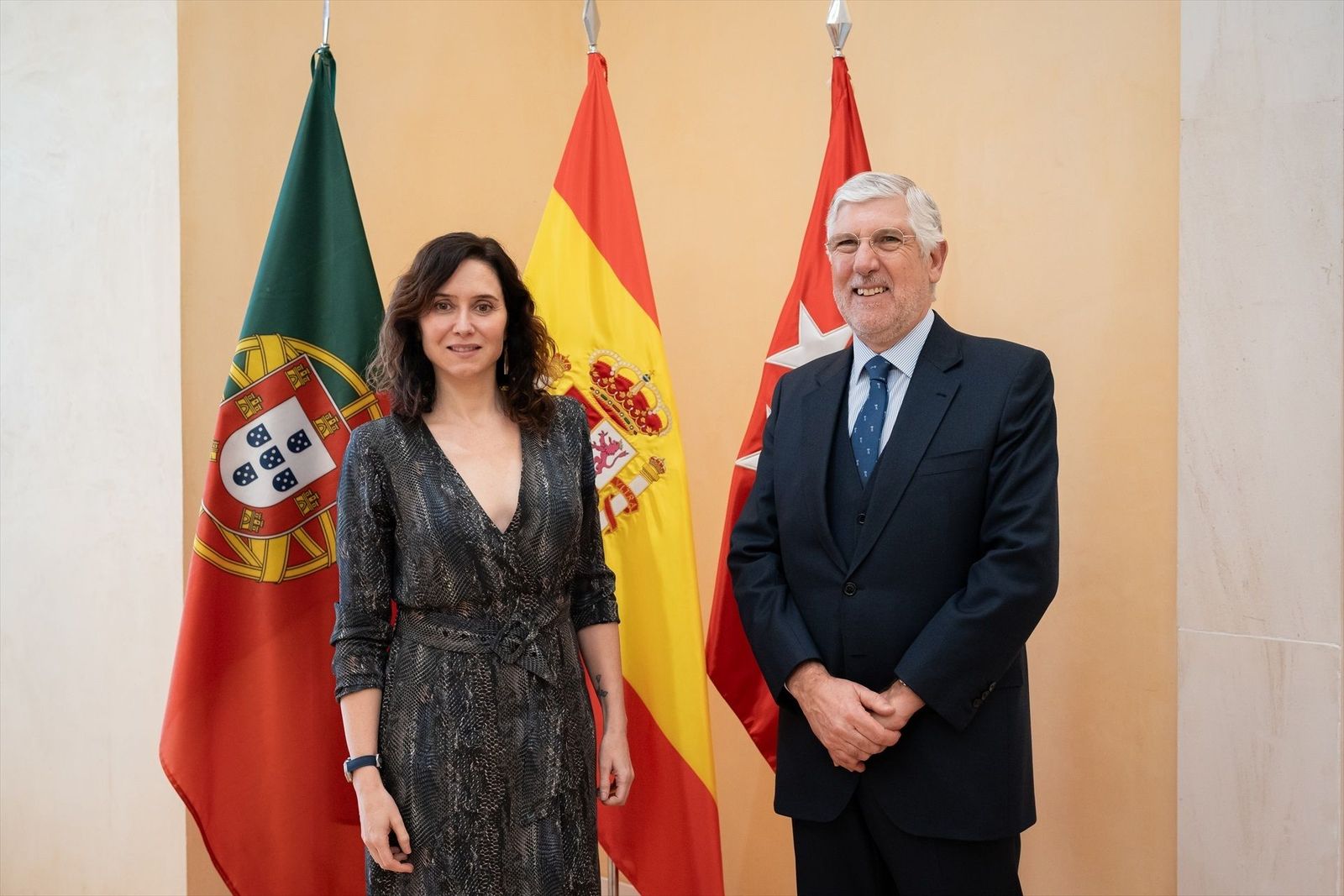 Díaz Ayuso recibe al embajador de Portugal en España