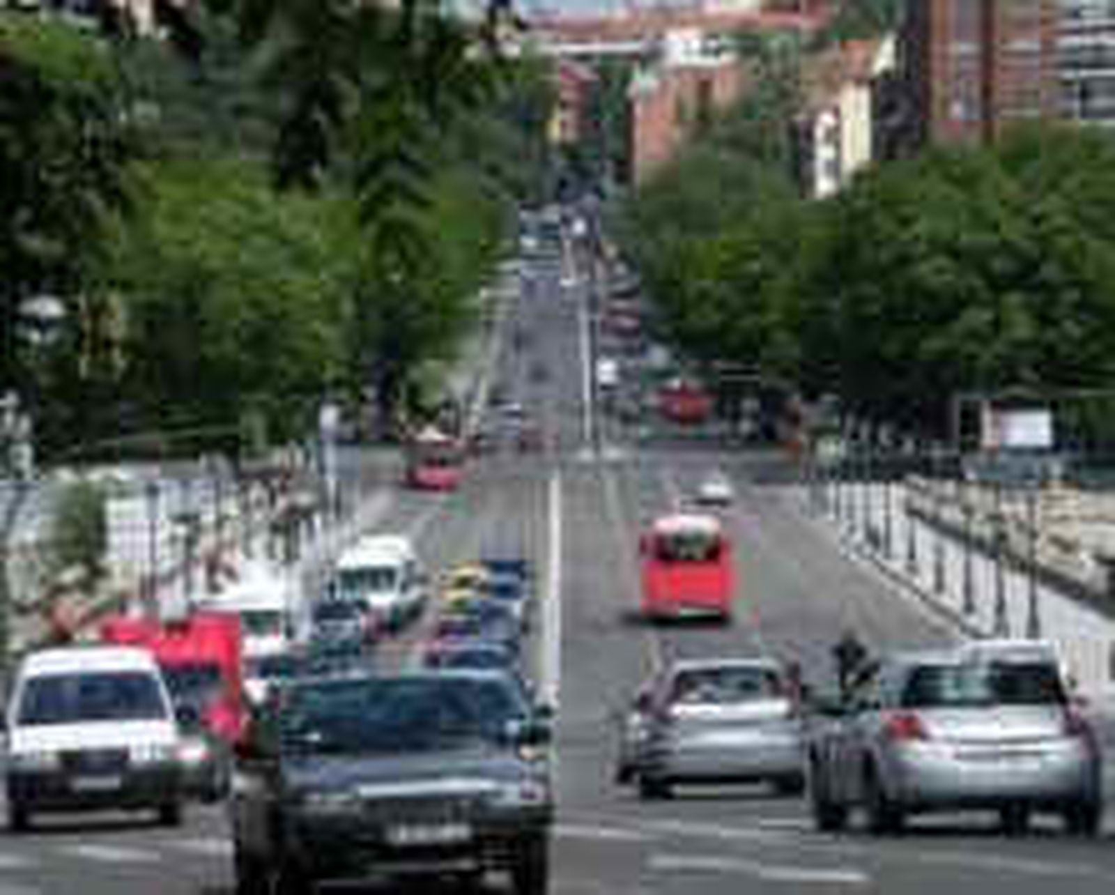 Un carril de circulación en el paseo de Extremadura permanecerá ocupado hasta el 4 de septiembre