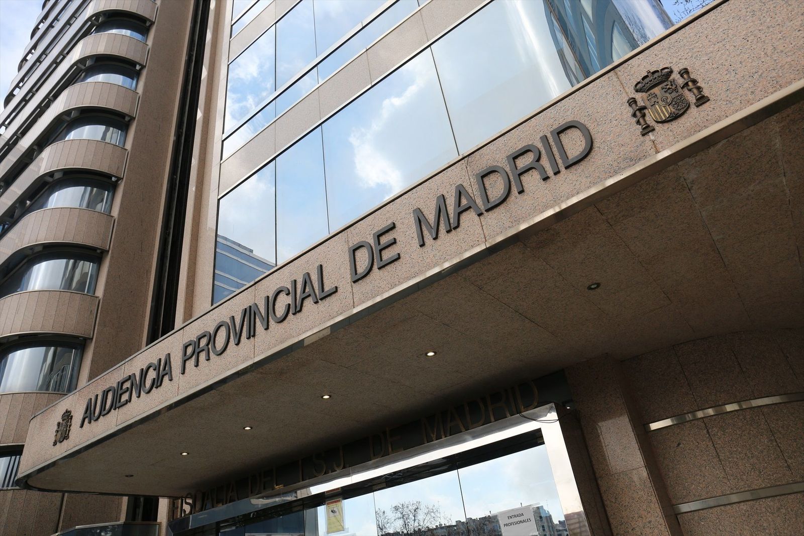 Absueltos los policías de la 'patada en la puerta' durante una fiesta en pleno confinamiento Covid