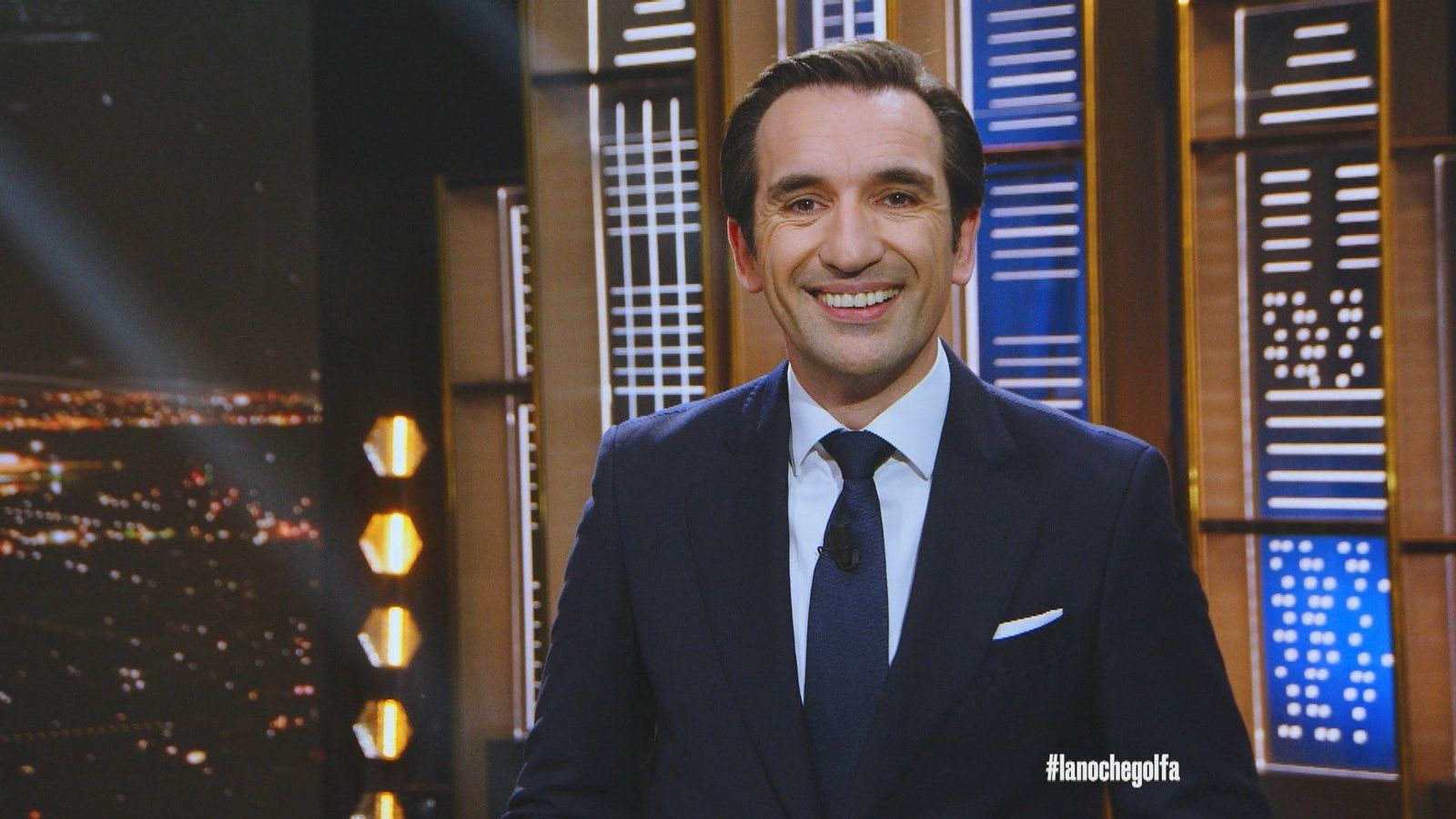 Miguel Lago cierra temporada en La Noche Golfa con un monólogo cargado de sátira