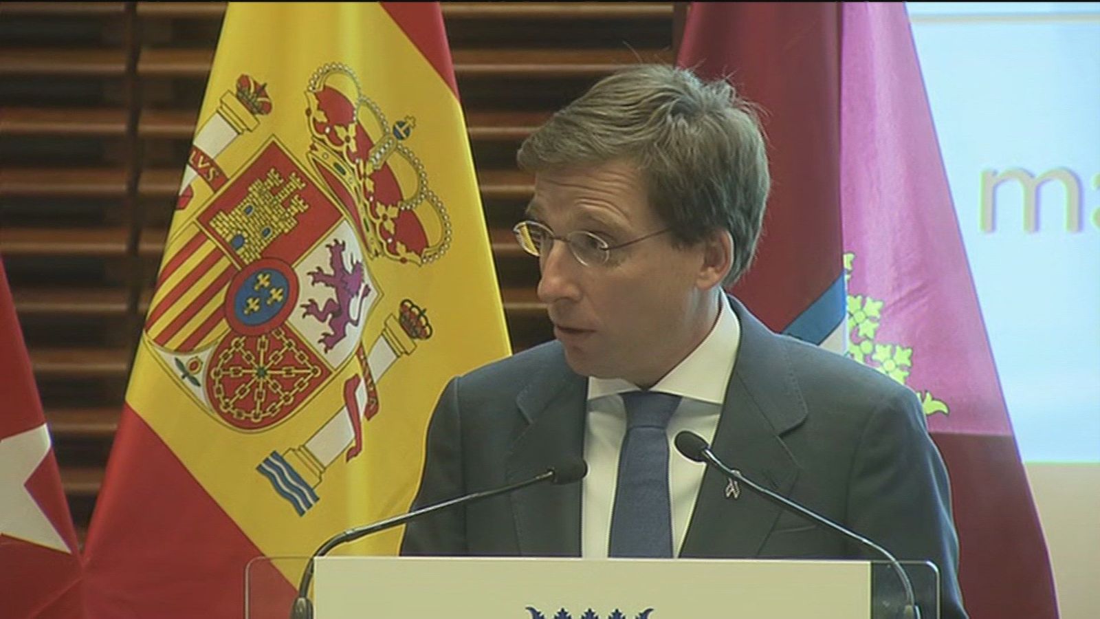 Almeida acusa a Vox de "reventar" el acto del Día contra la Violencia Machista y critica su "silencio atronador"