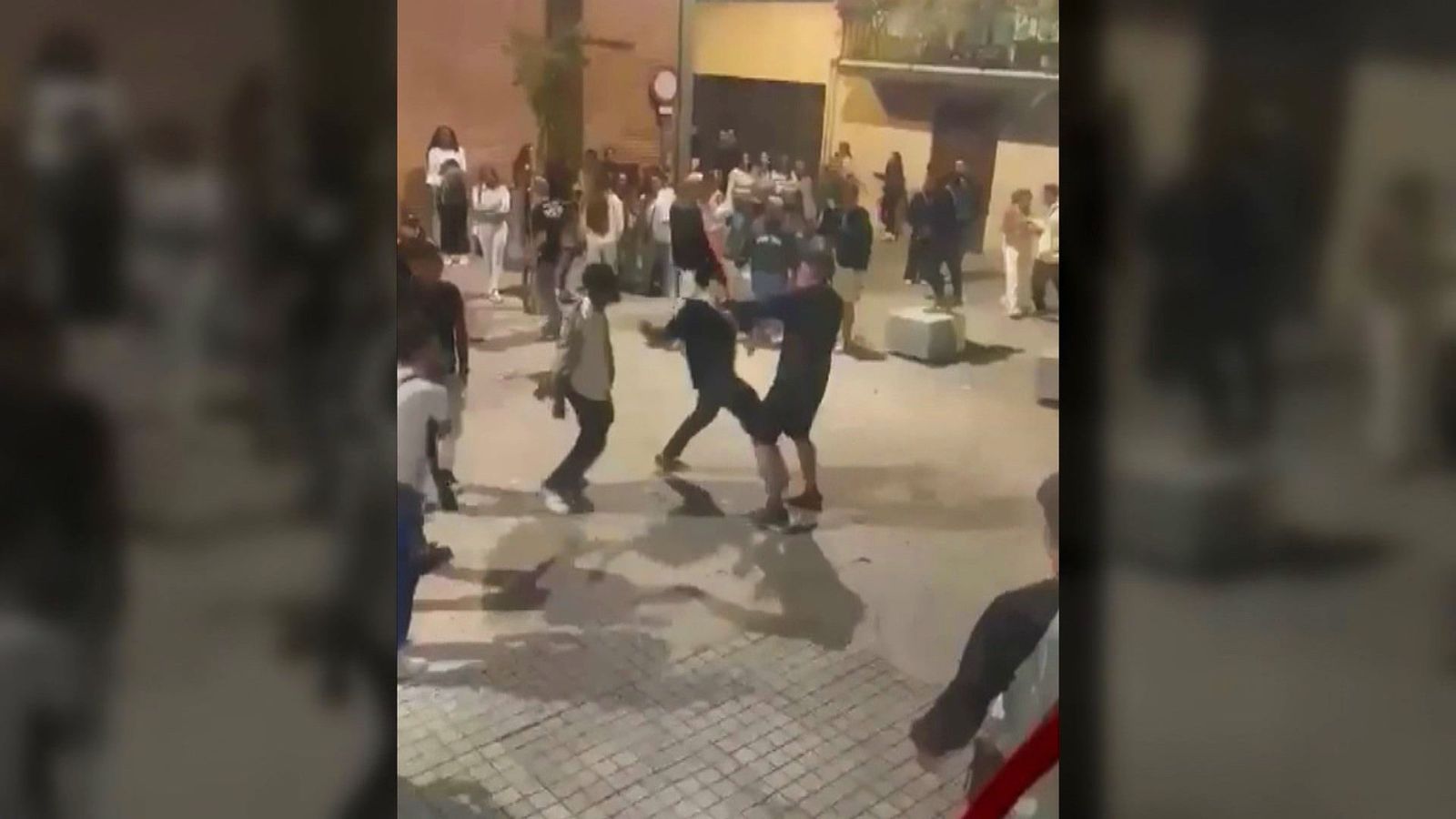La Policía investiga una pelea multitudinaria frente a una discoteca de Alcalá de Henares