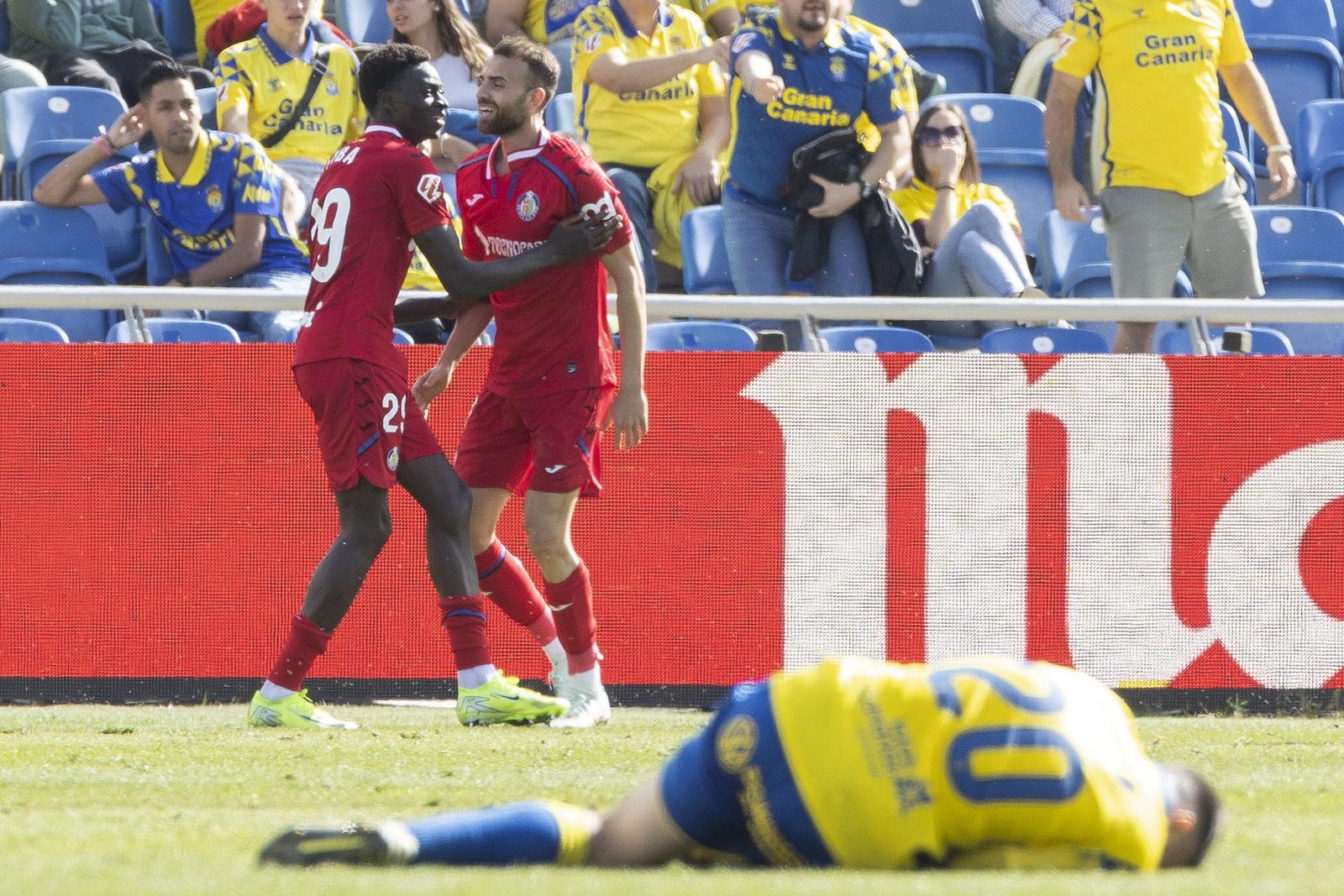 Norja Maroral  y Coba ante Las Palmas