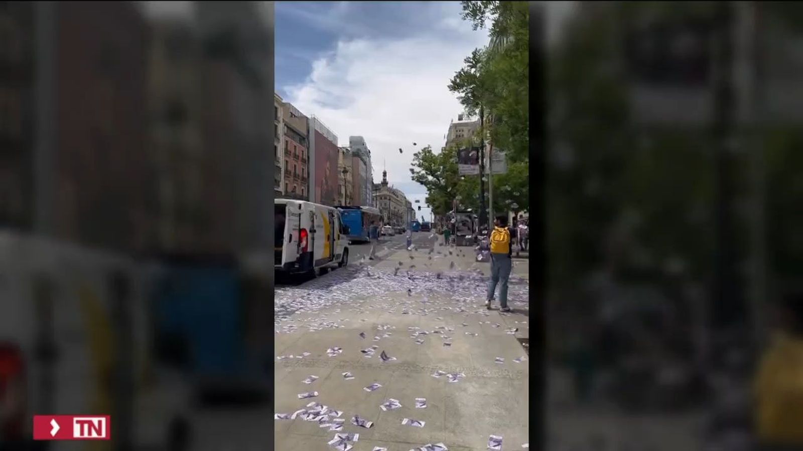 El sindicato de Vox lanza billetes con la cara de Irene Montero