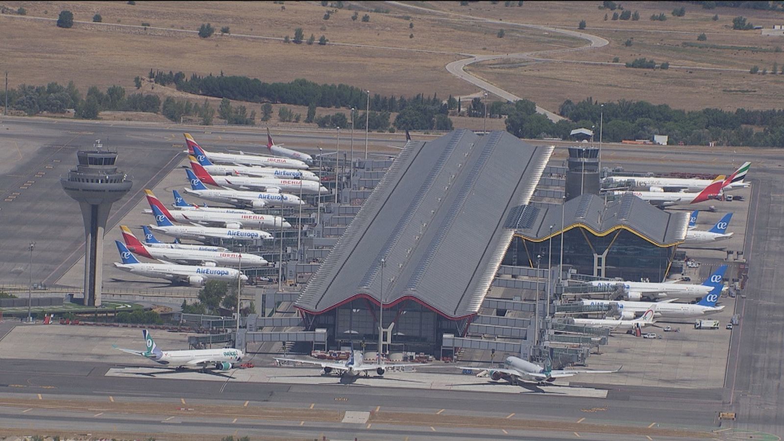 El pleno del Ayuntamiento de Madrid reclama al Gobierno central todos los fondos para ampliar Barajas