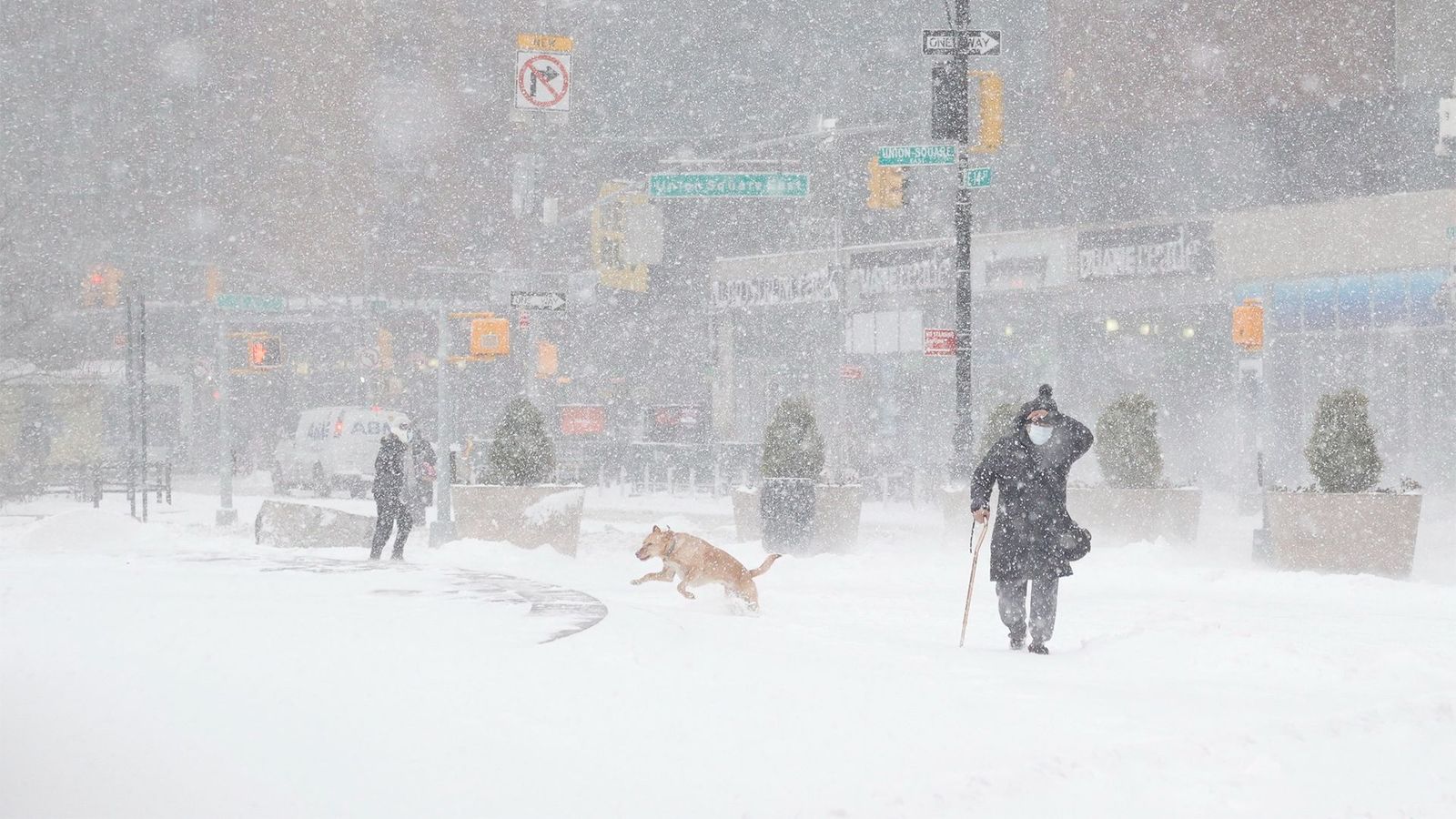 Nueva York declara el estado de emergencia ante el temporal de nieve en EEUU