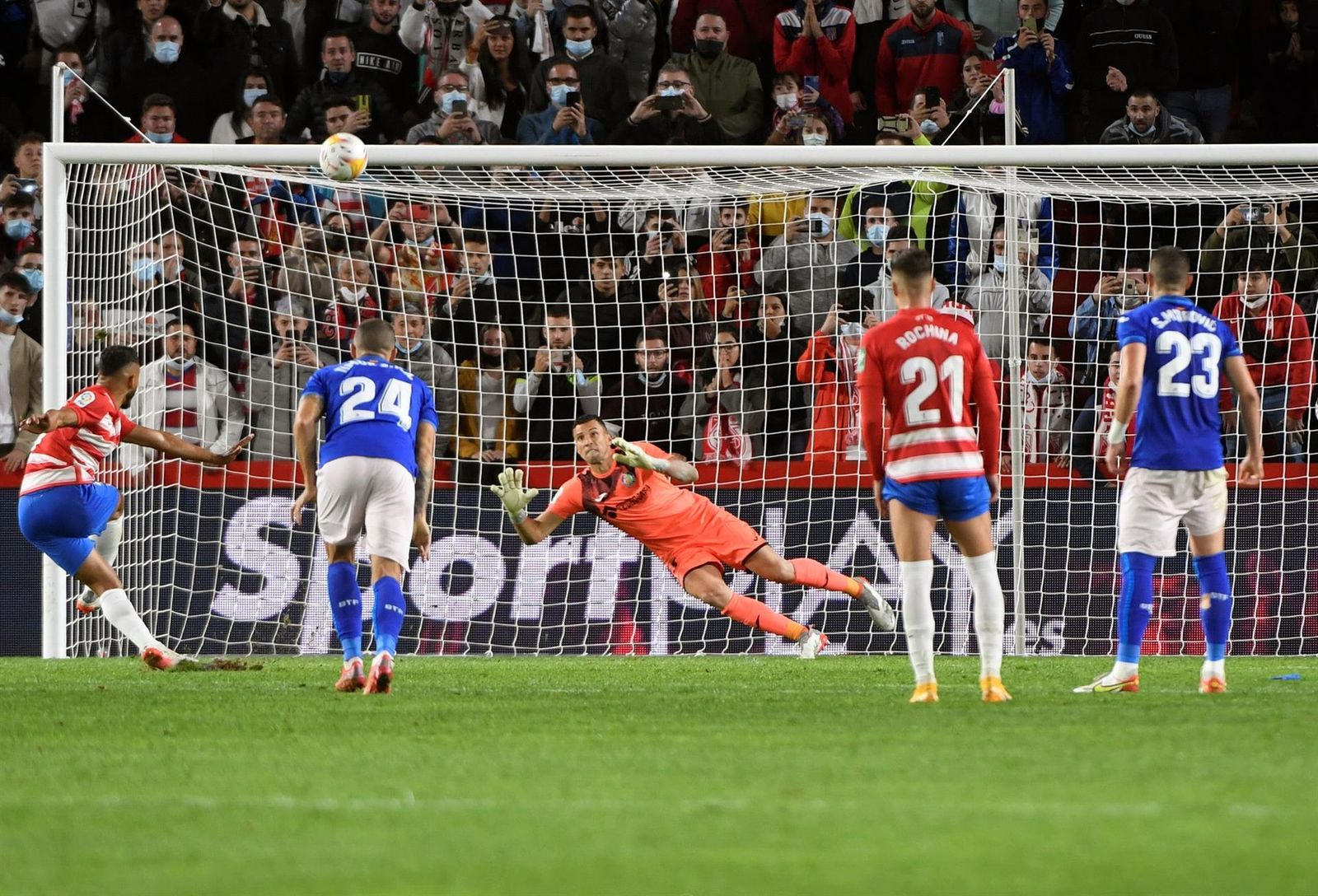El Granada falla un penalti ante el Getafe