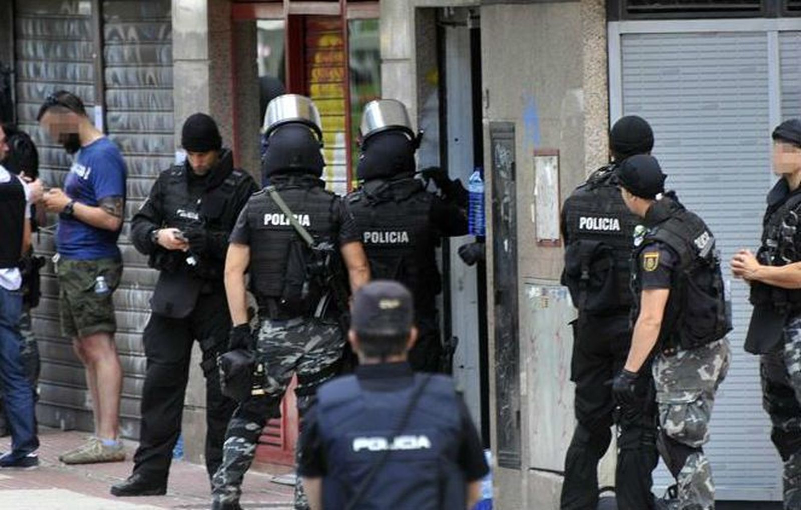 Muere tras dispararse un tiro el policía atrincherado en un restaurante de Alcobendas
