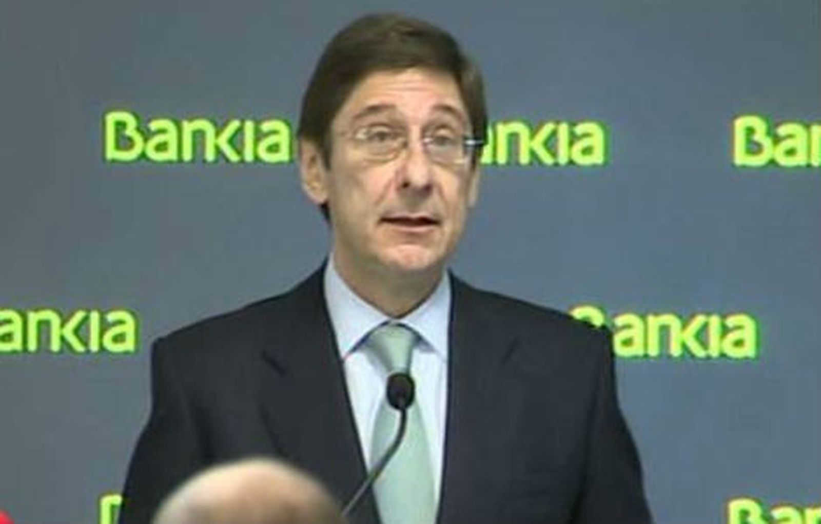 Bankia prescindirá de 6.000 empleados y más de 1.100 oficinas hasta 2015
