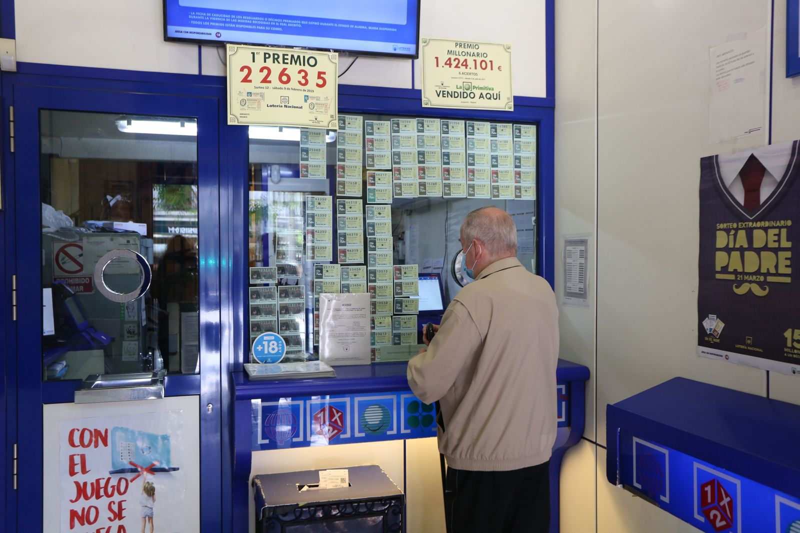 Interior de una administración de Lotería