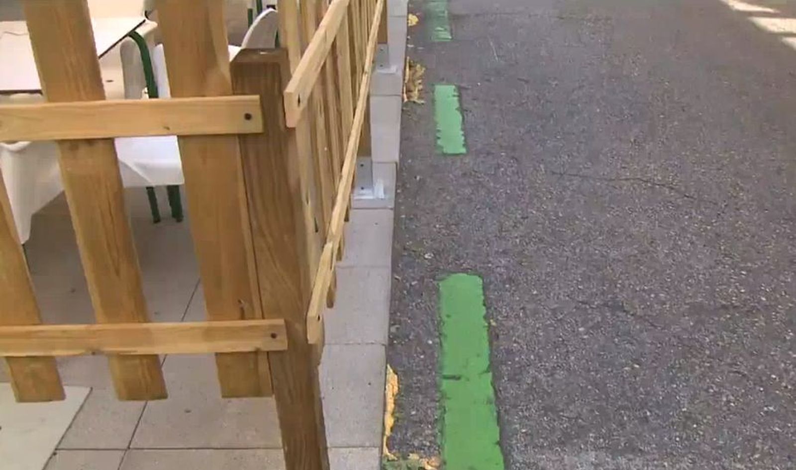 Almeida y Villacís chocan por la autorización de terrazas en plazas de aparcamiento