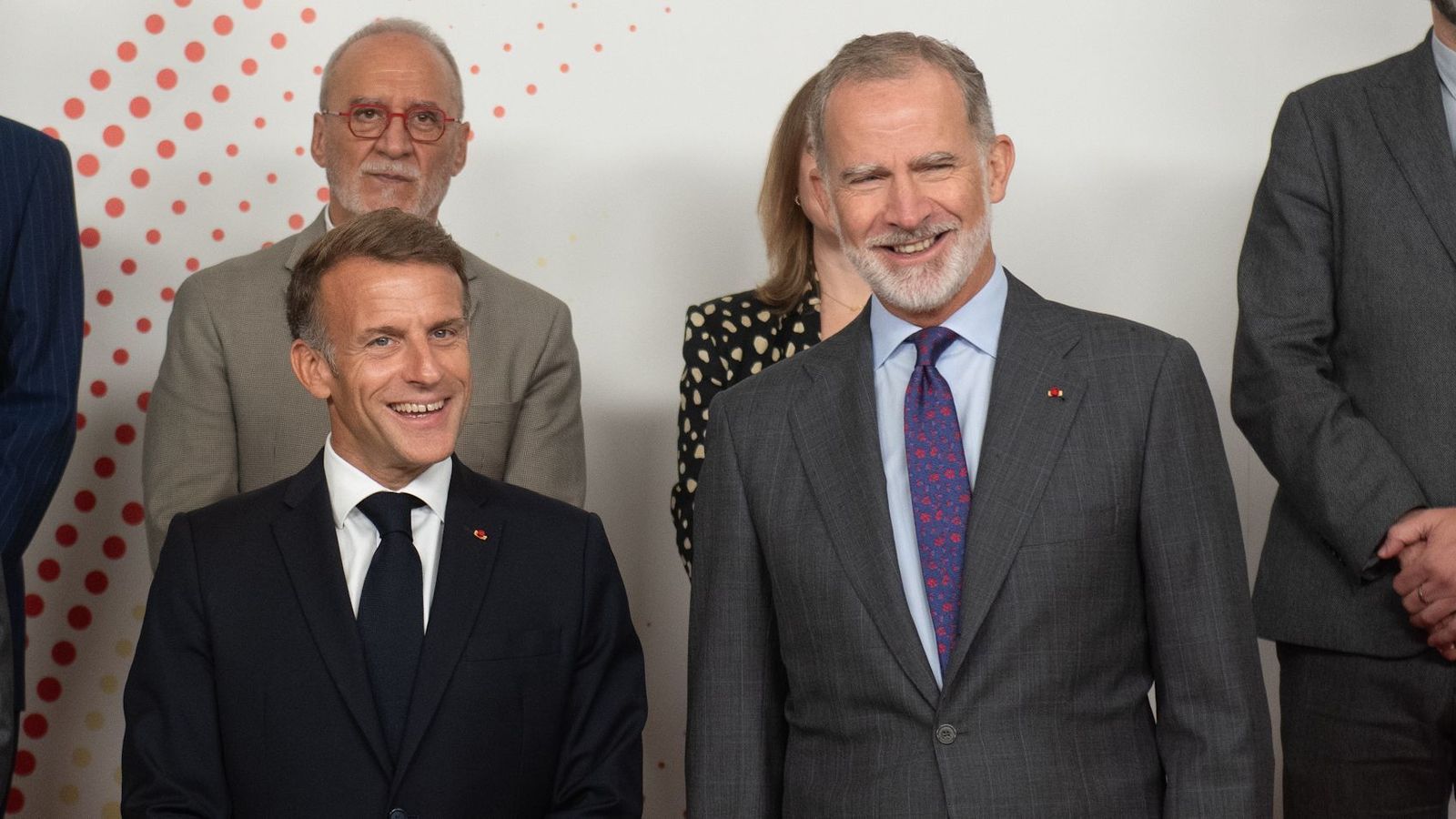 Felipe VI pide a Macron acelerar las interconexiones eléctricas y ferroviarias entre España y Francia