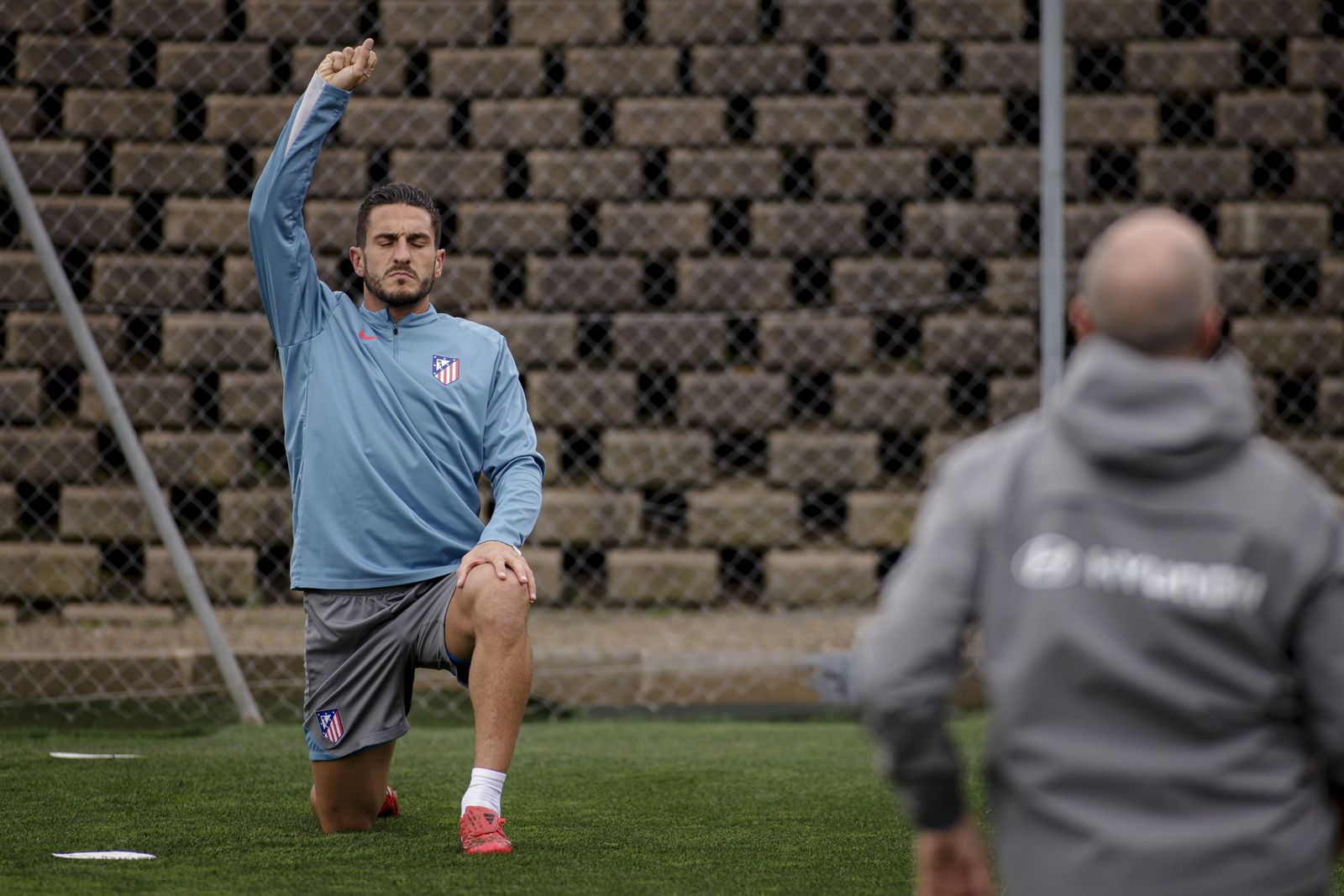 Azpilicueta ya se entrena con el grupo y Koke avanza en su recuperación