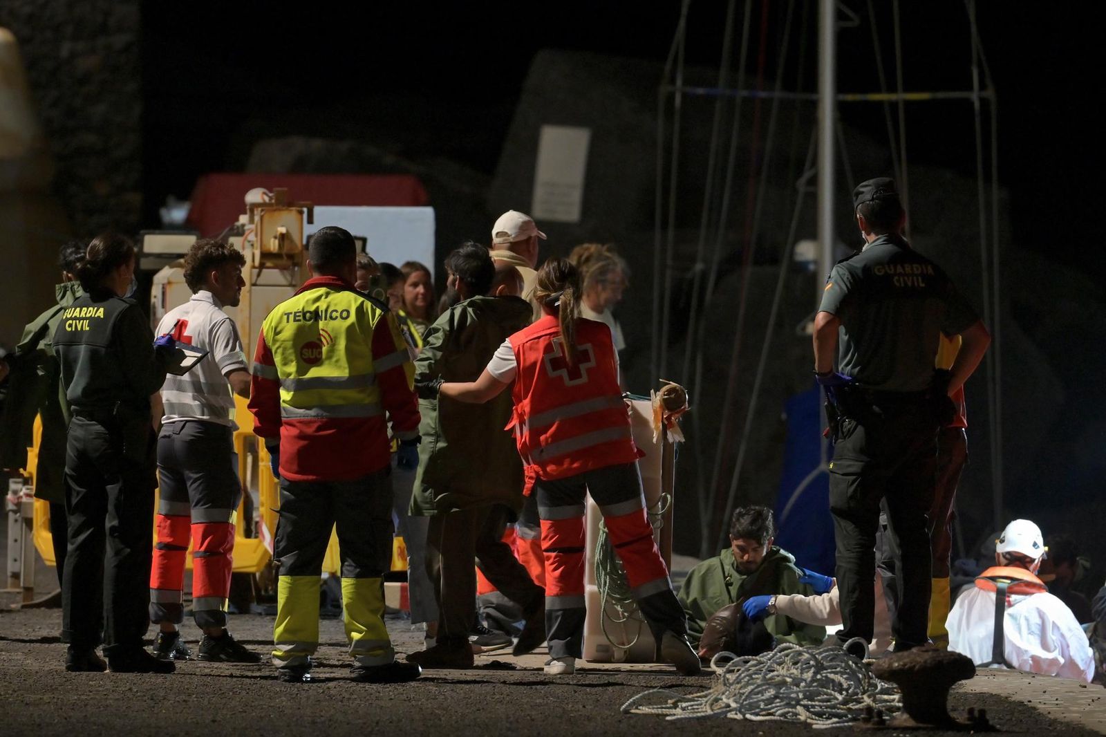 Salvamento rescata un cayuco con 48 hombres en El Hierro, varios de ellos de Pakistán