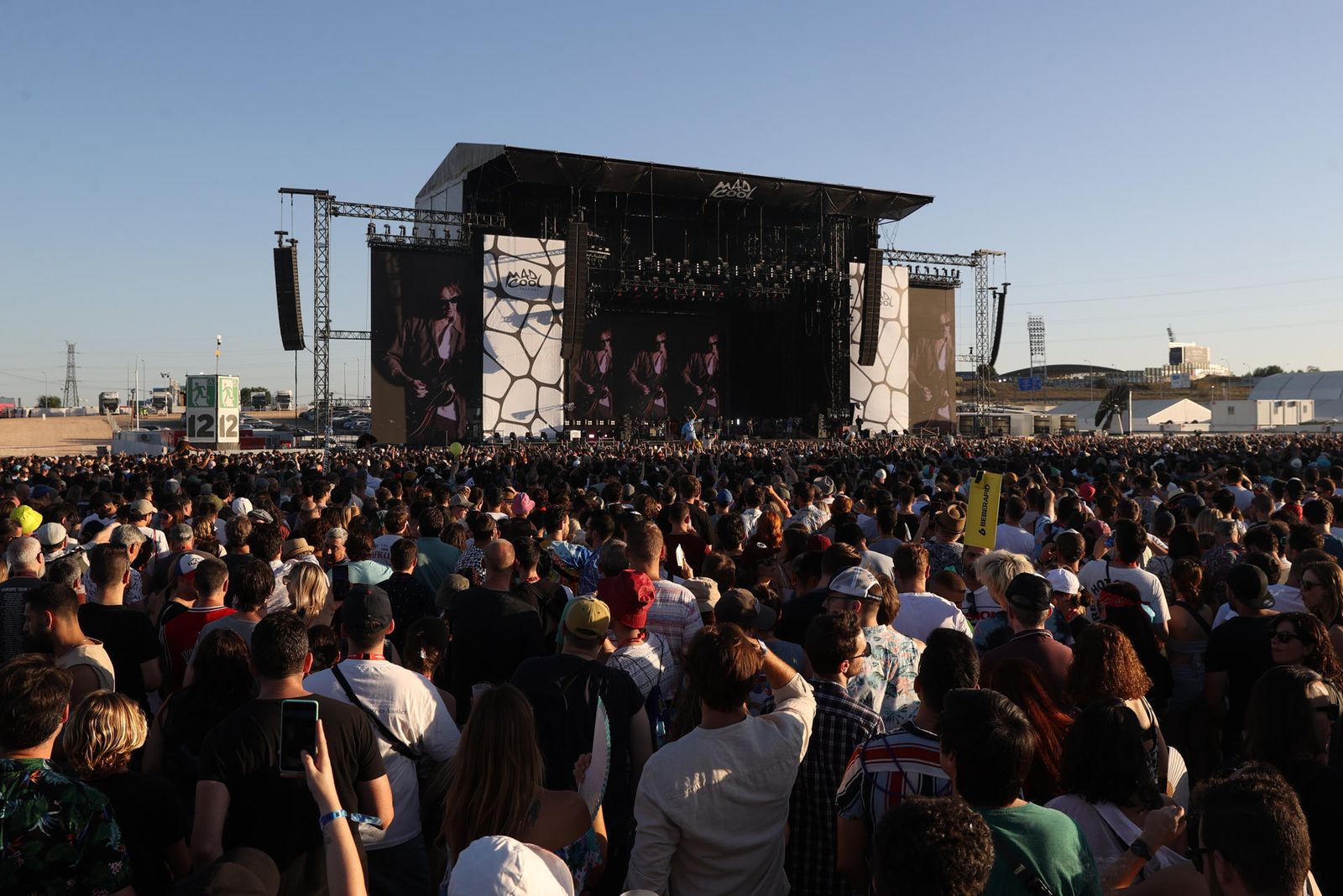 Un detenido, 63 denuncias por venta ilegal y 43 mediciones de ruido en el Mad Cool