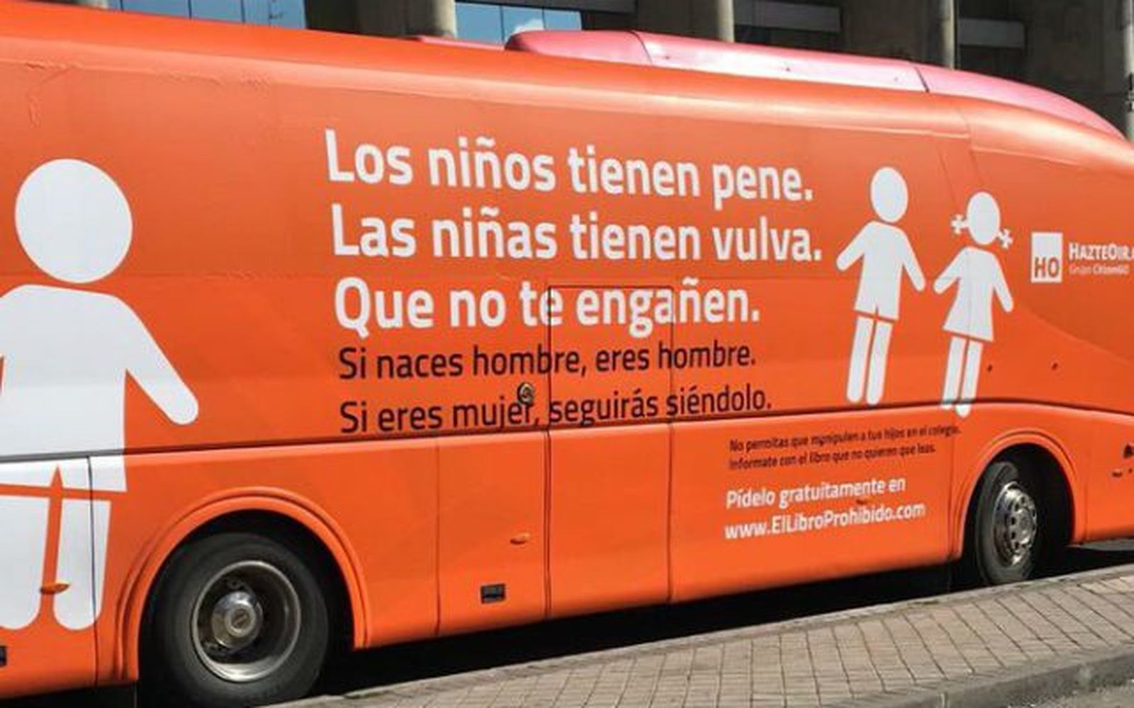 La Fiscalía pide al juez que inmovilice y prohíba circular al autobús de Hazte Oír