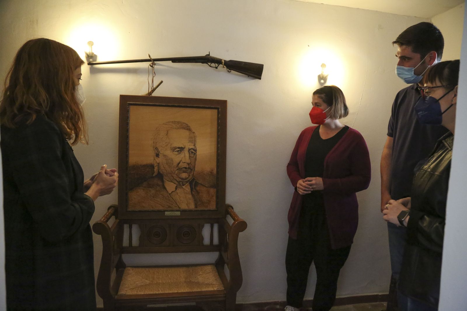 La alcaldesa de Móstoles y miembros de la corporación visitan la Casa Museo Andrés Torrejón