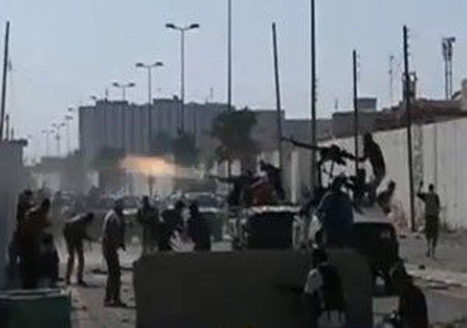 Los rebeldes controlan la residencia de Gadafi donde ondea ya la nueva bandera