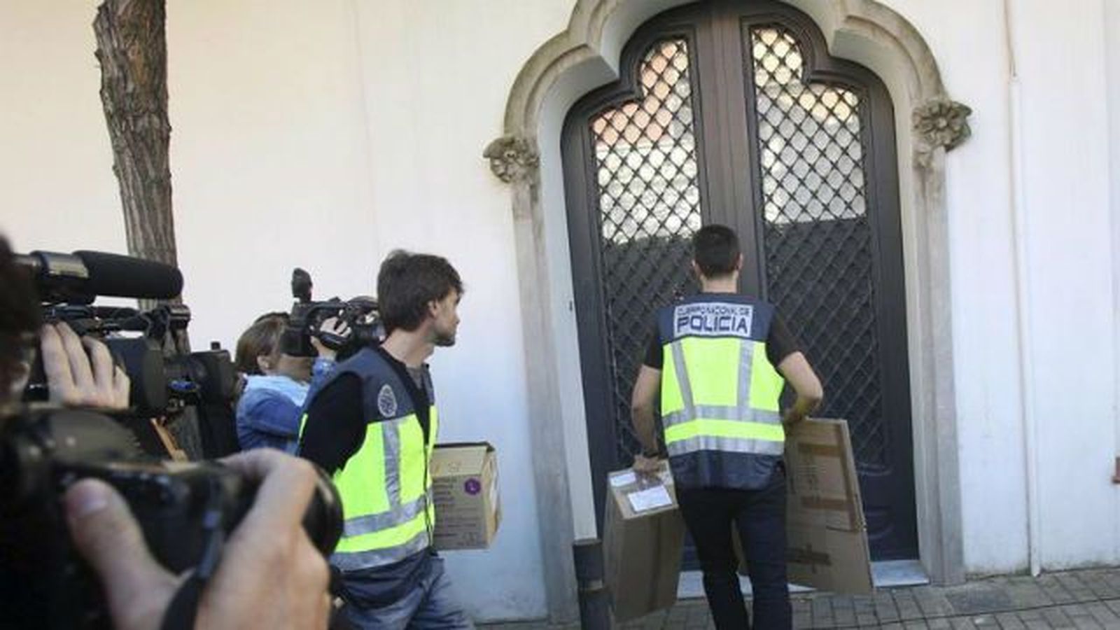 Oleguer Pujol queda en libertad tras negarse a declarar en la comisaría