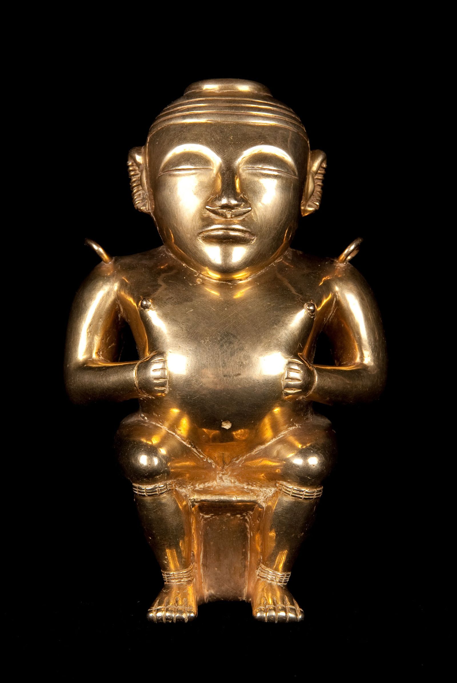 Figura femenina del Tesoro Quimbaya en el Museo de América