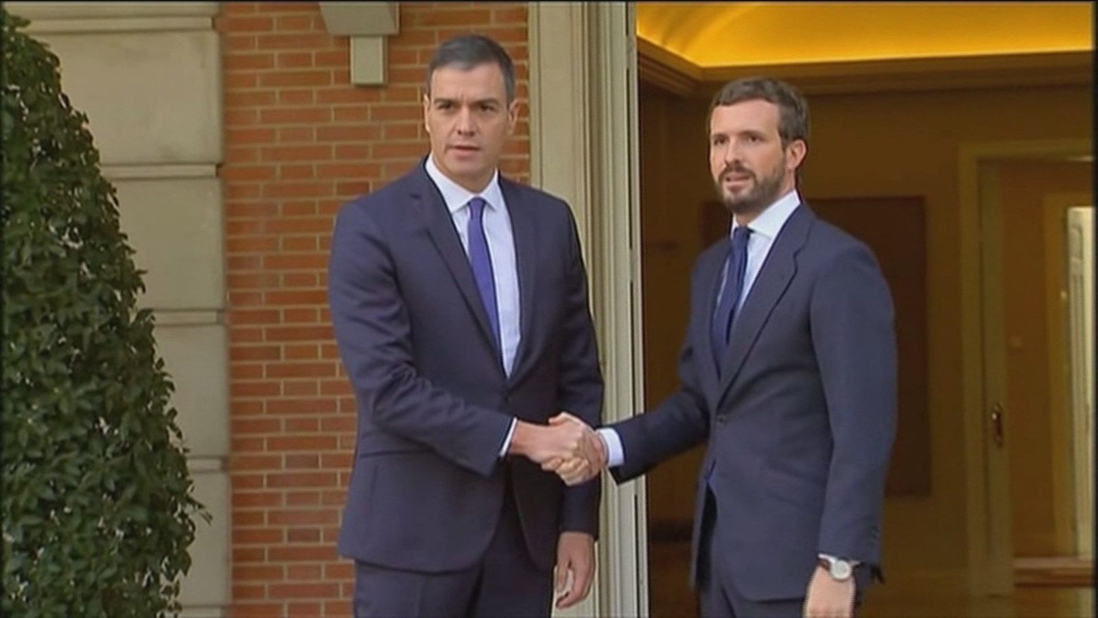 Sánchez y Casado se reúnen con Cataluña, el CPGJ y la economía sobre la mesa