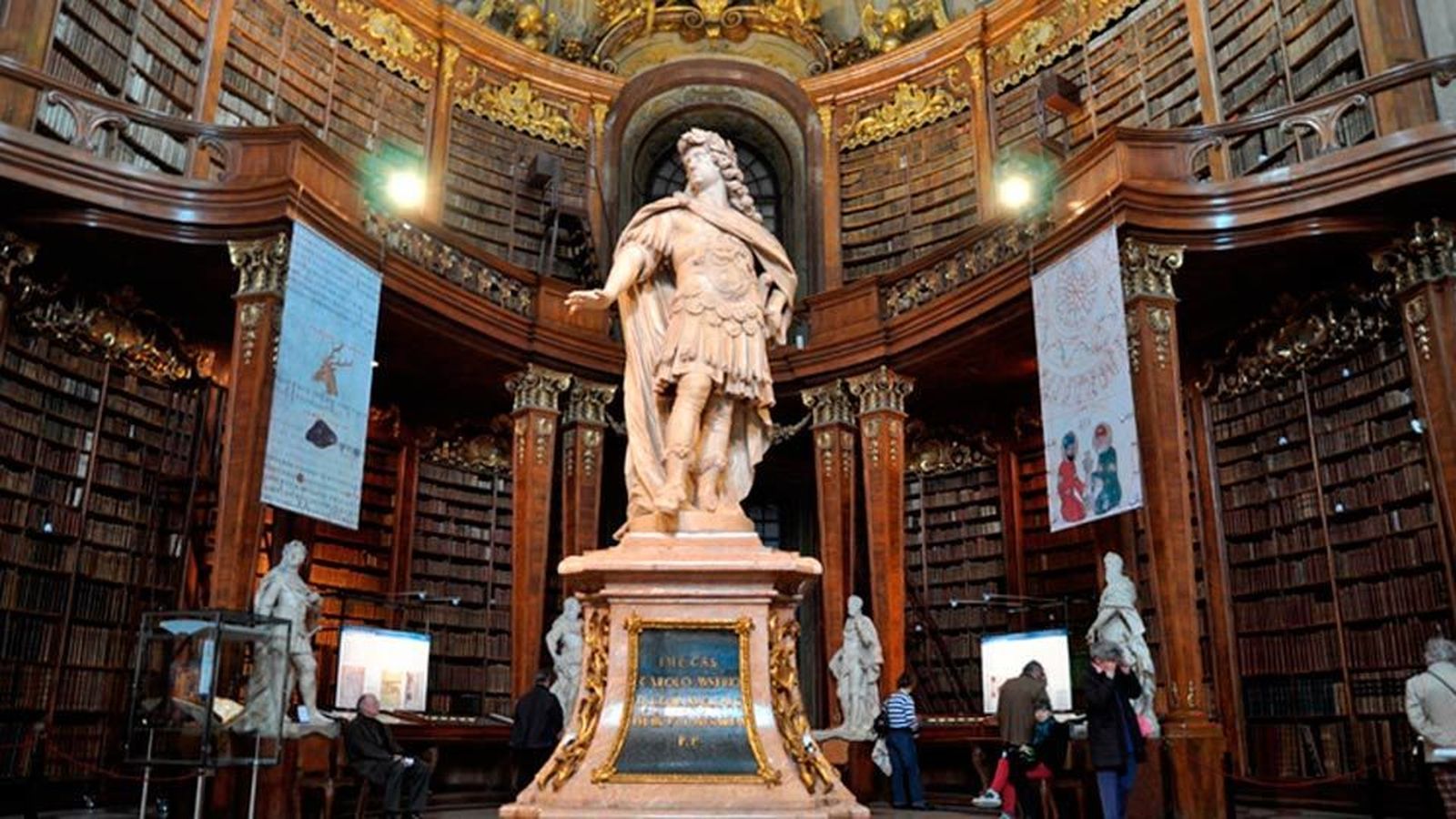 La reina Letizia inaugura dos salas de la Biblioteca Nacional