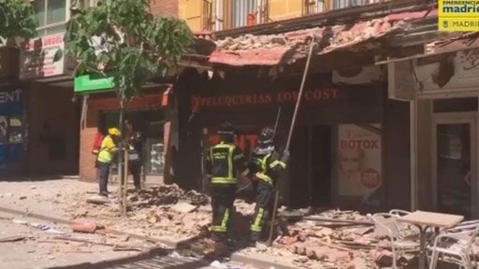 La caída de la cornisa podría haber afectado a una viga del edificio de Carabanchel que sigue desalojado