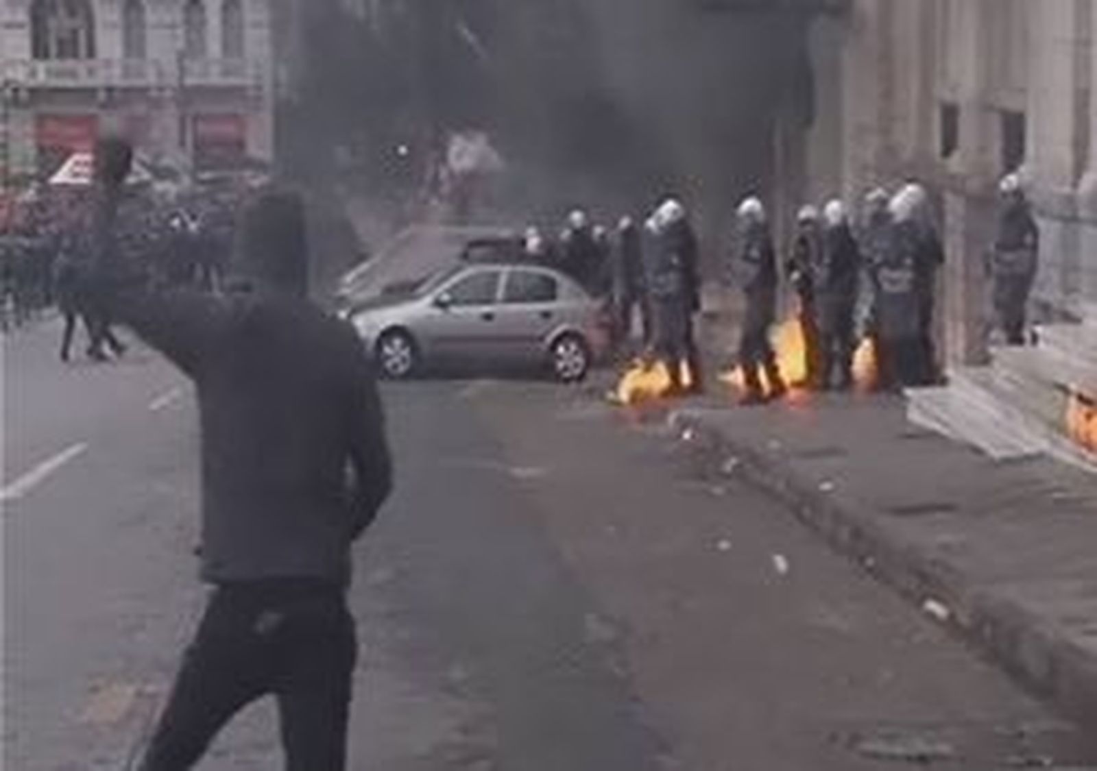Batalla campal en Grecia
