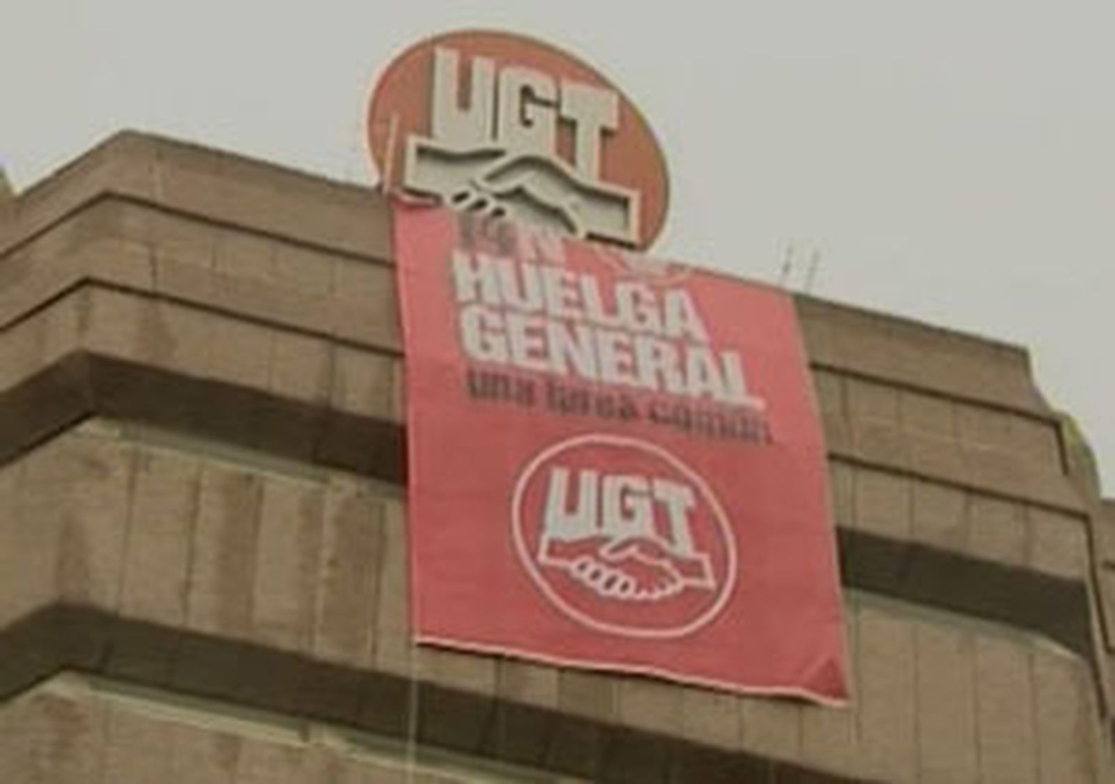 Pancarta en la sede UGT