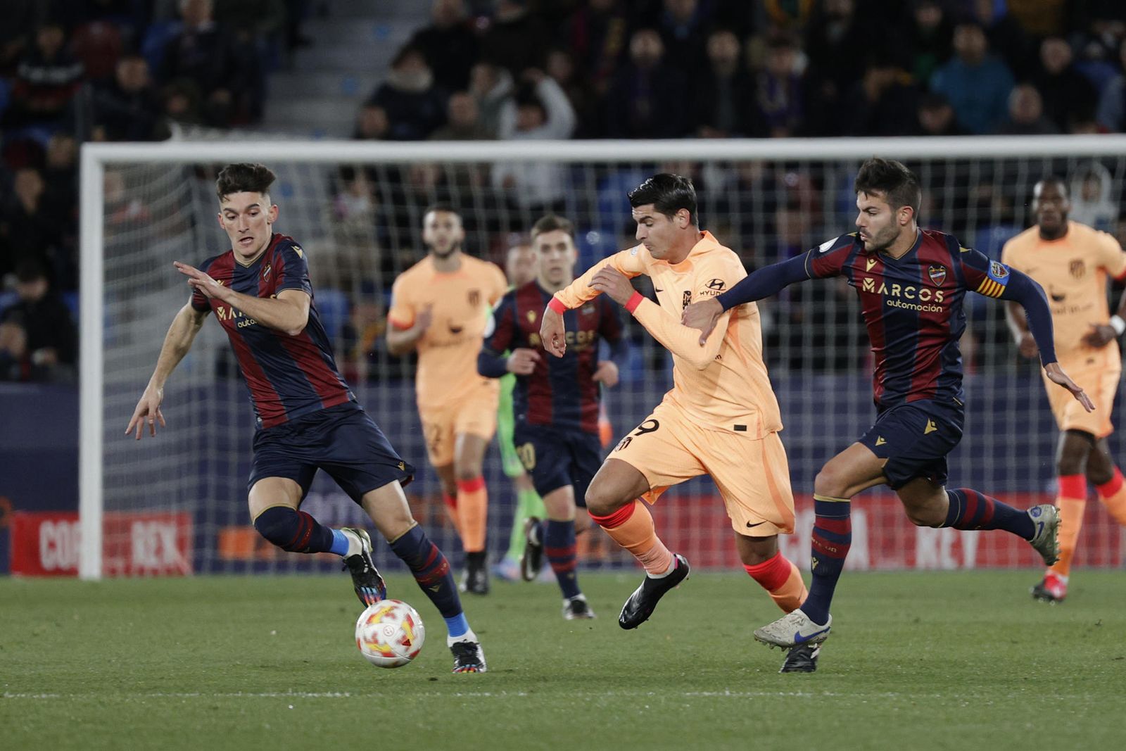 Morata ante el Levante