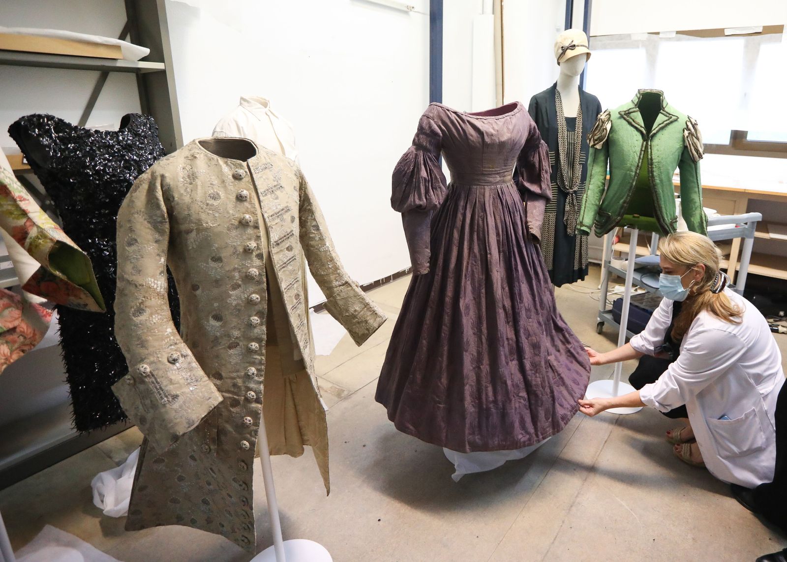 El Museo del Traje de Madrid prepara su reapertura con una nueva exposición permanente