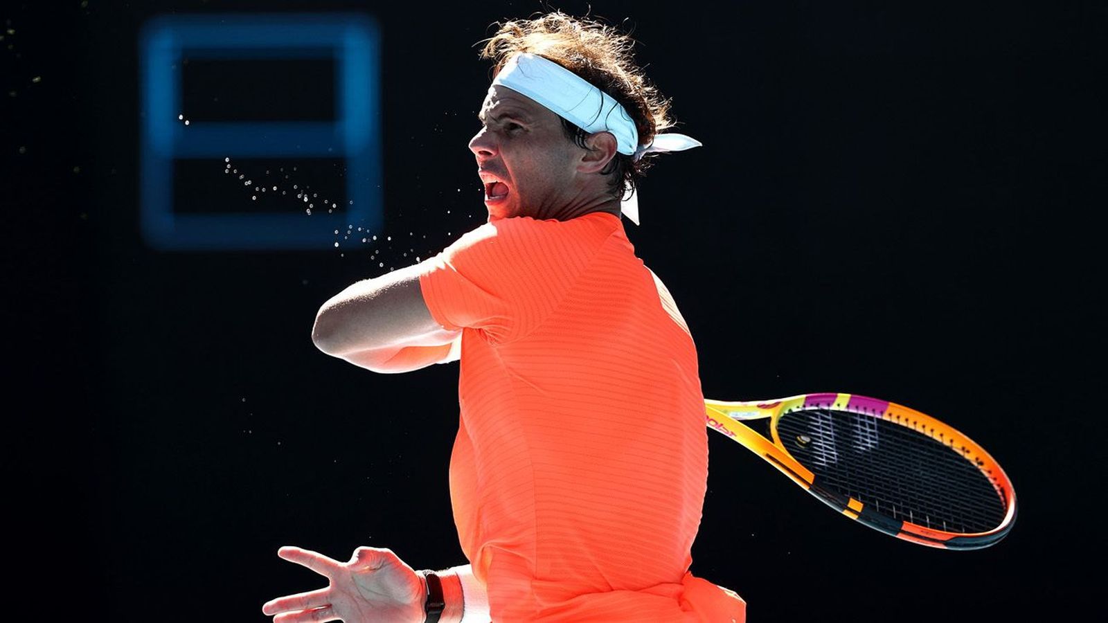 Nadal debuta con victoria en Australia a pesar de la espalda